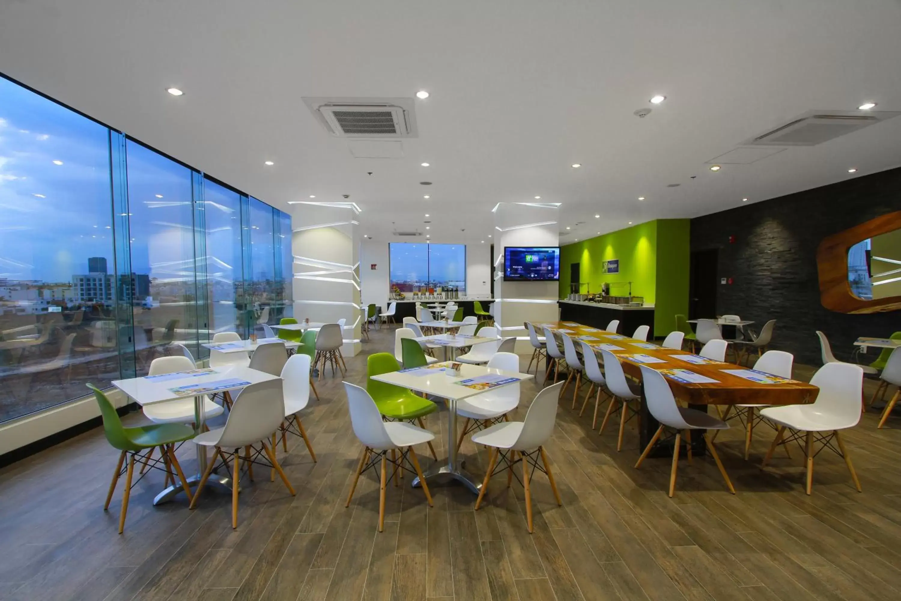 Restaurant/Places to Eat in Holiday Inn Express & Suites Puebla Angelopolis, an IHG Hotel