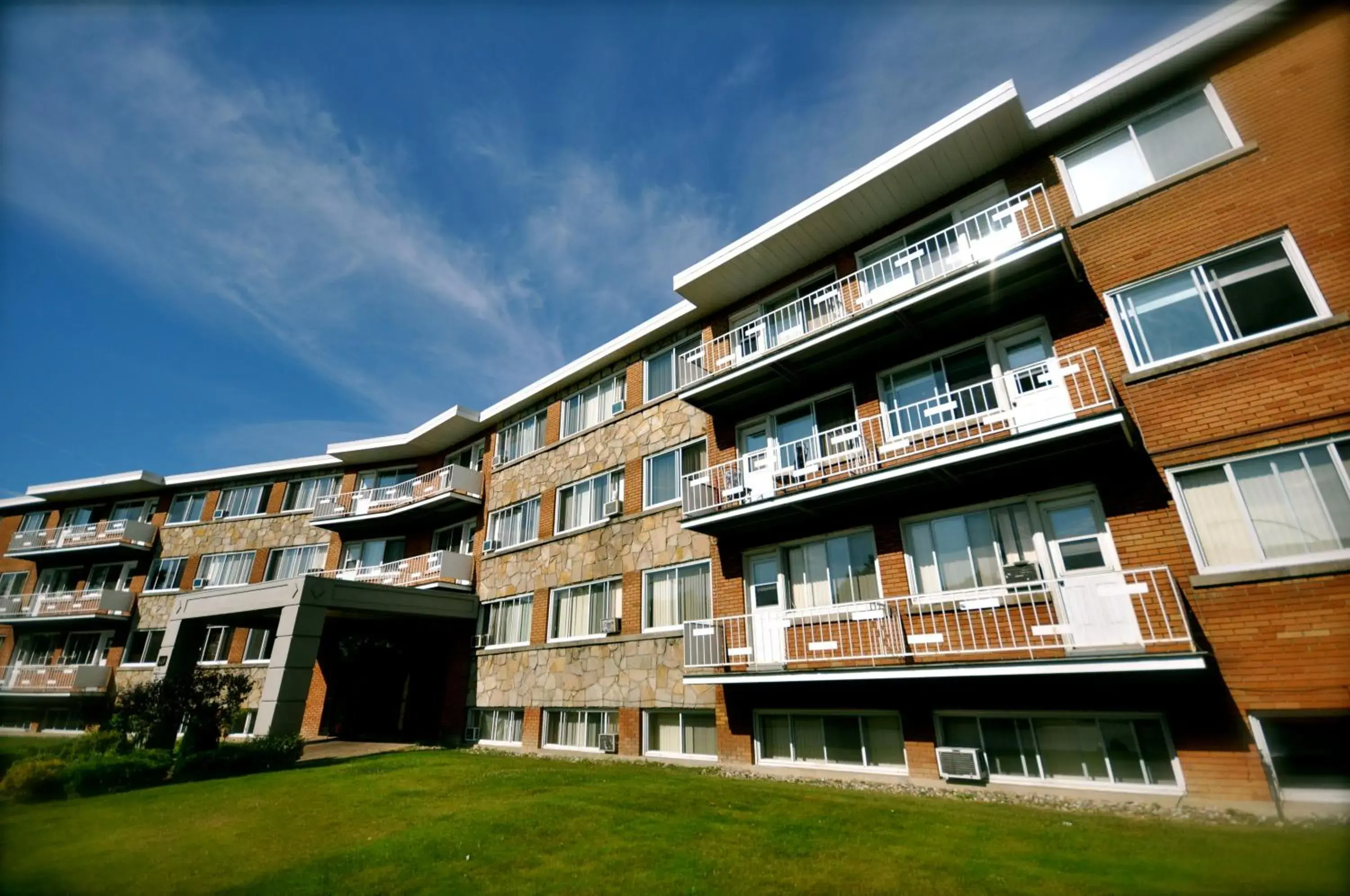 Photo of the whole room, Property Building in Beausejour Hotel Apartments/Hotel Dorval