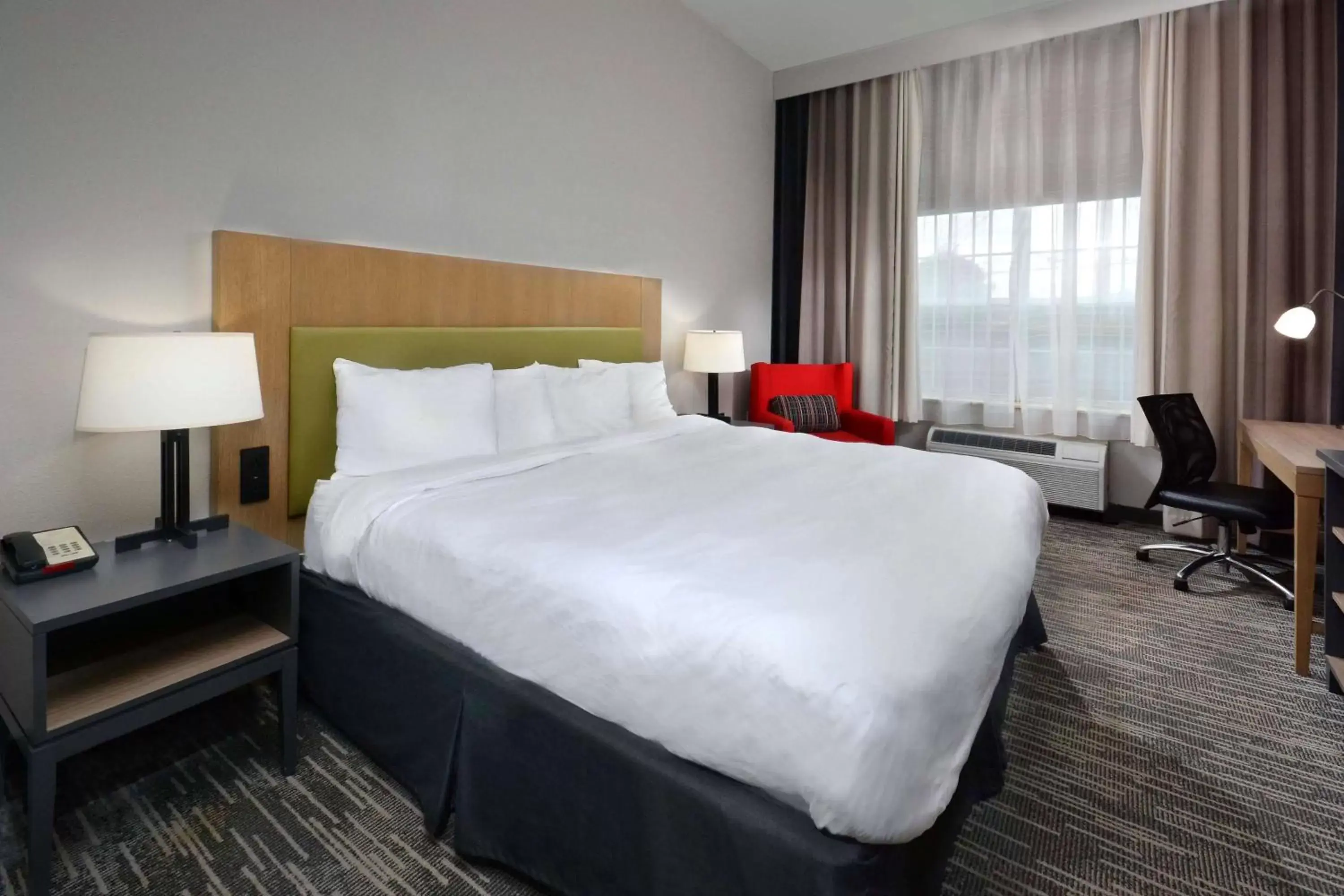 Bed in Country Inn & Suites by Radisson Asheville West