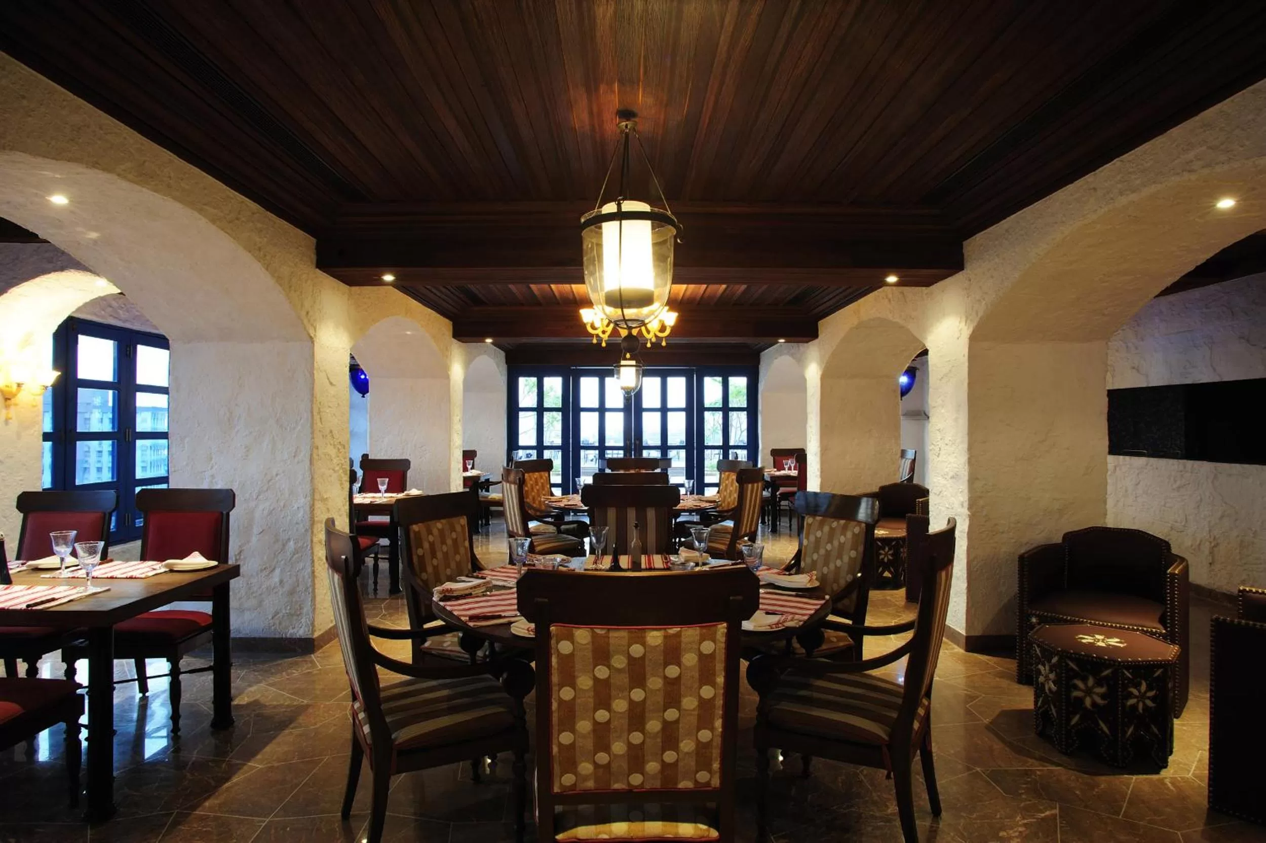 Restaurant/places to eat in Taj Club House
