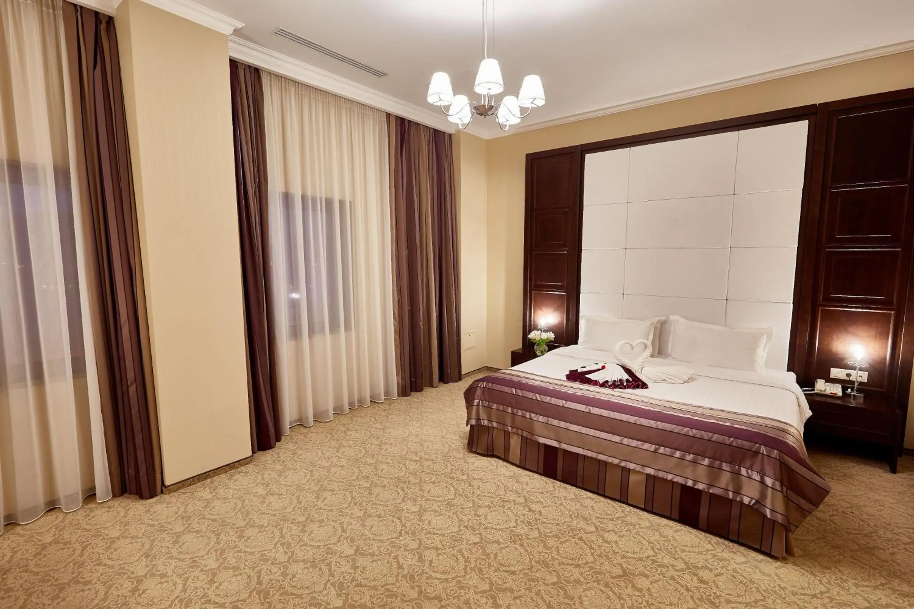 Bed in Central Plaza Hotel