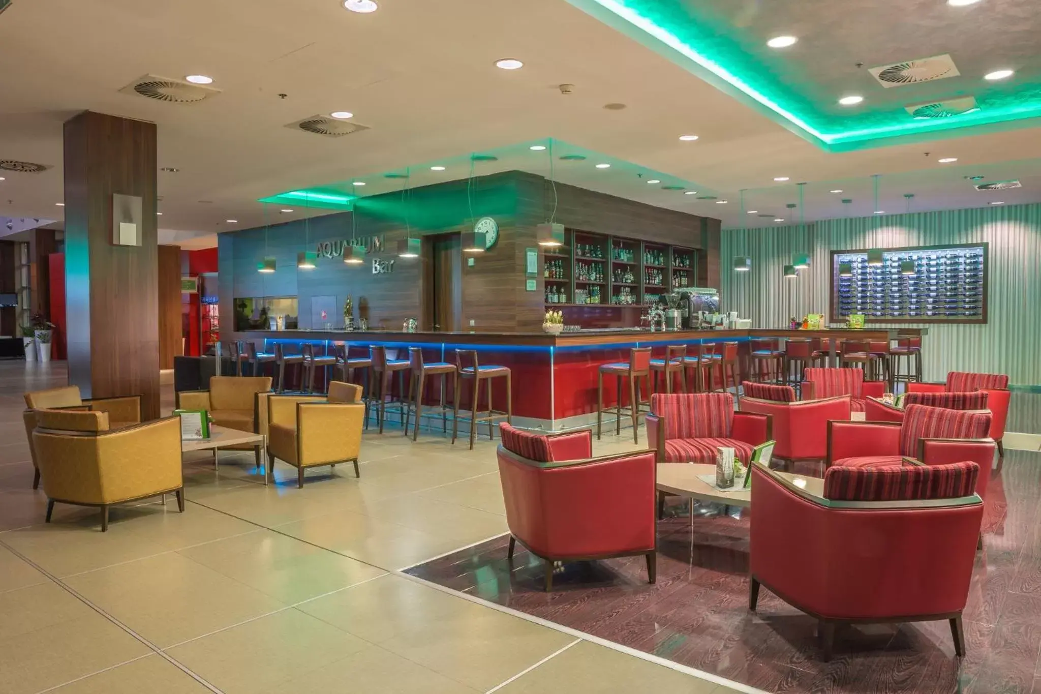 Lounge or bar, Lounge/Bar in Holiday Inn Zilina, an IHG Hotel