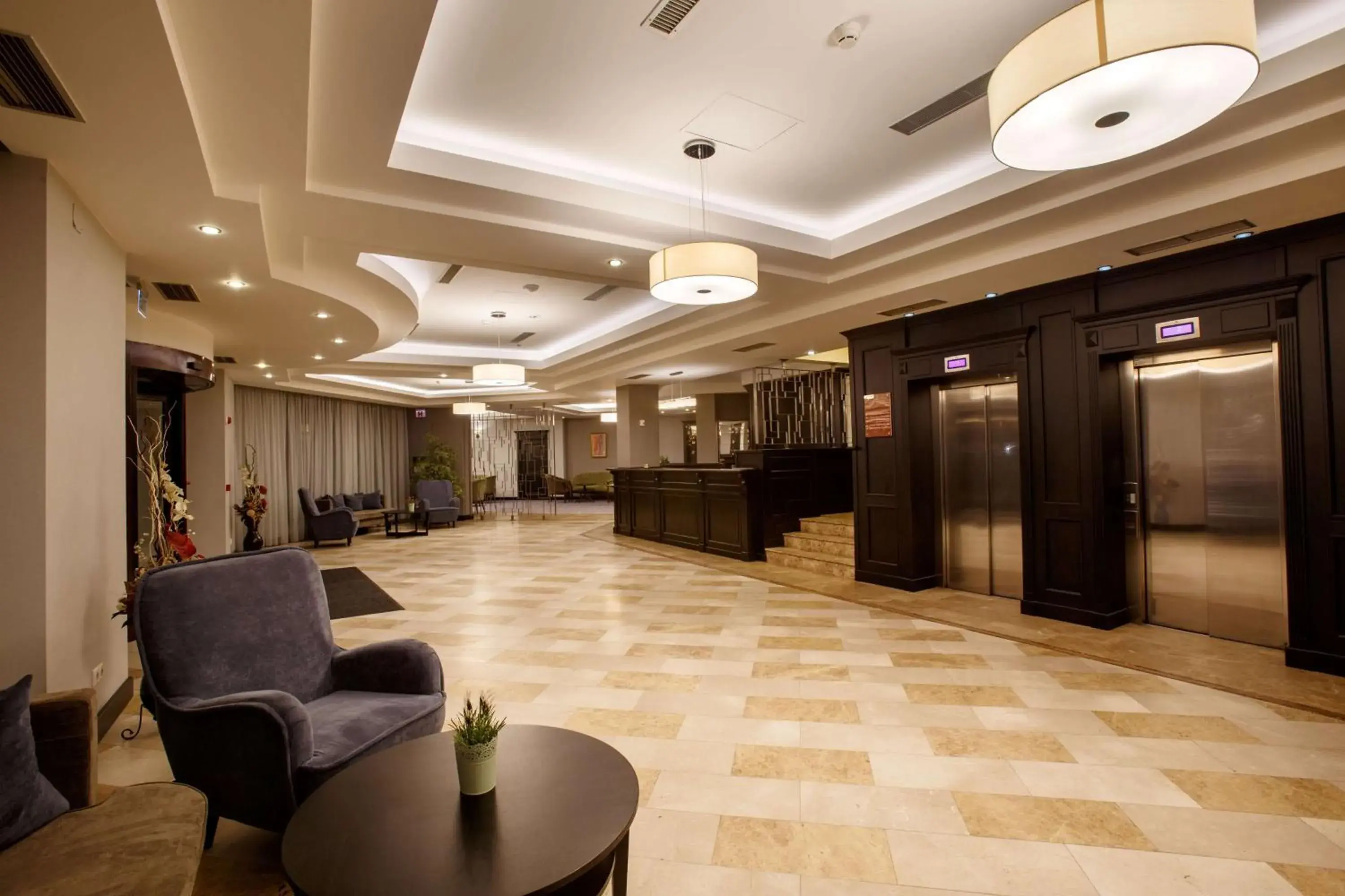 Lobby or reception in DoubleTree by Hilton Hotel Sighisoara - Cavaler Lobby or reception in DoubleTree by Hilton Hotel Sighisoara - Cavaler