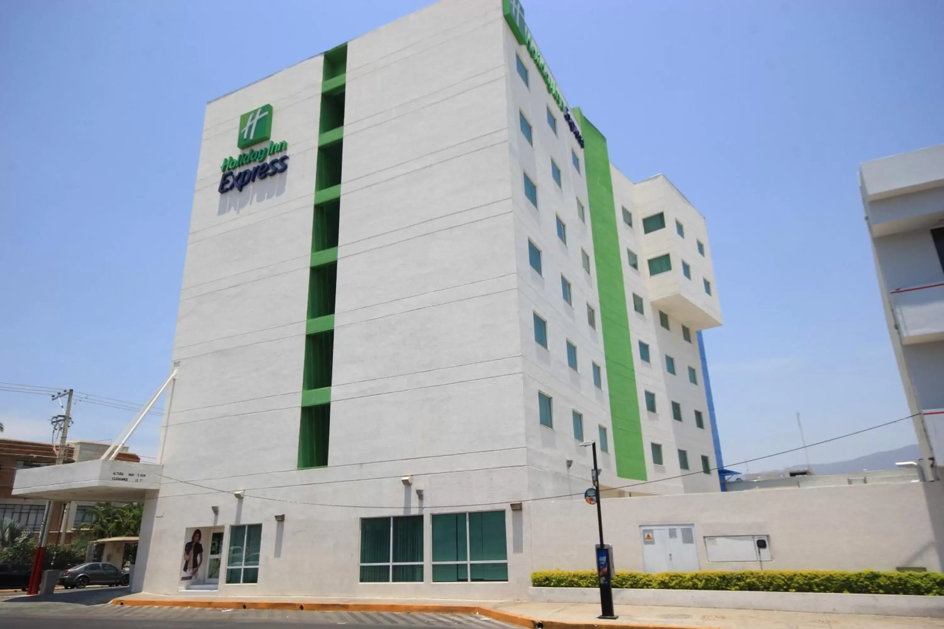 Property Building in Holiday Inn Express Tuxtla Gutierrez La Marimba, an IHG Hotel