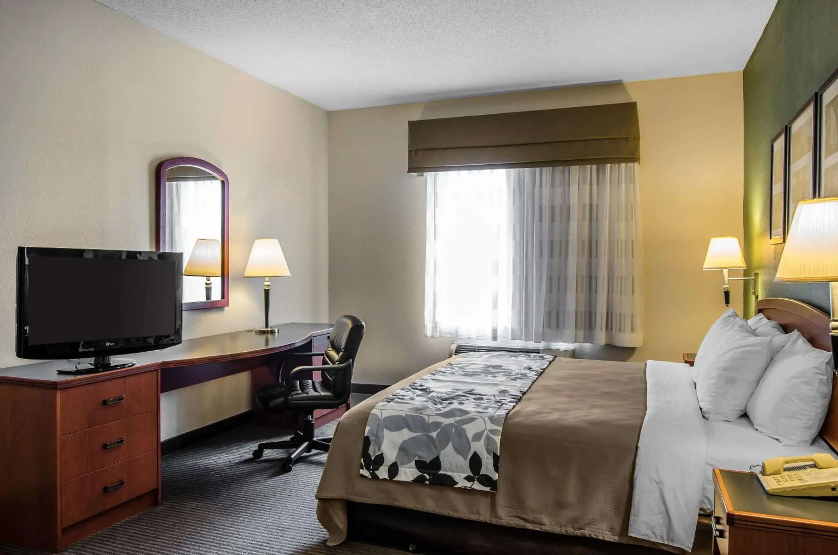 Photo of the whole room, Bed in Sleep Inn & Suites Danville