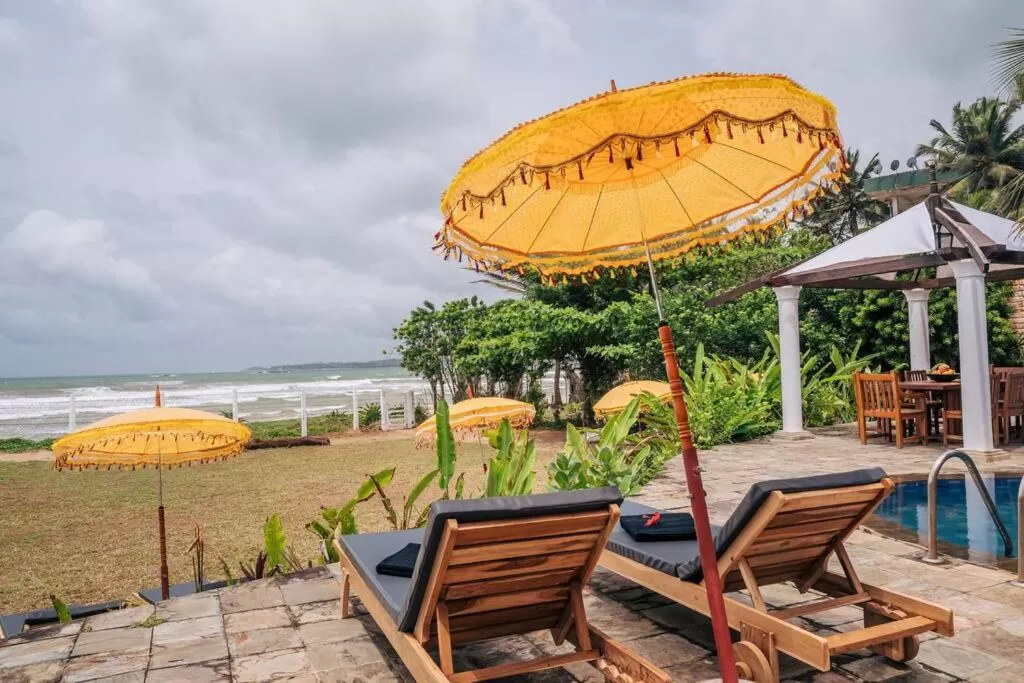 Sānti Beach House with pool & beach