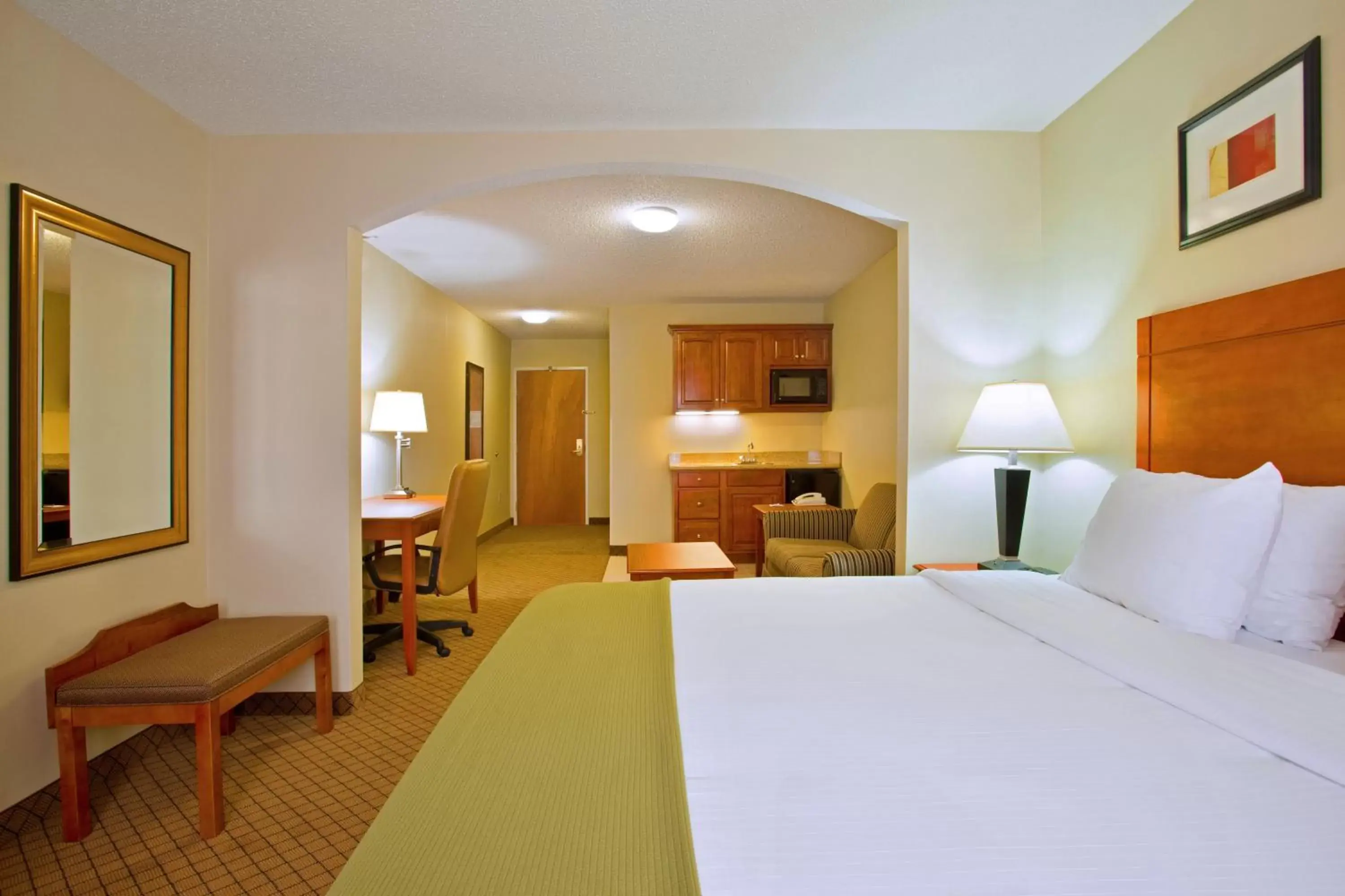 Photo of the whole room, Bed in Holiday Inn Express Hotel & Suites Goshen, an IHG Hotel