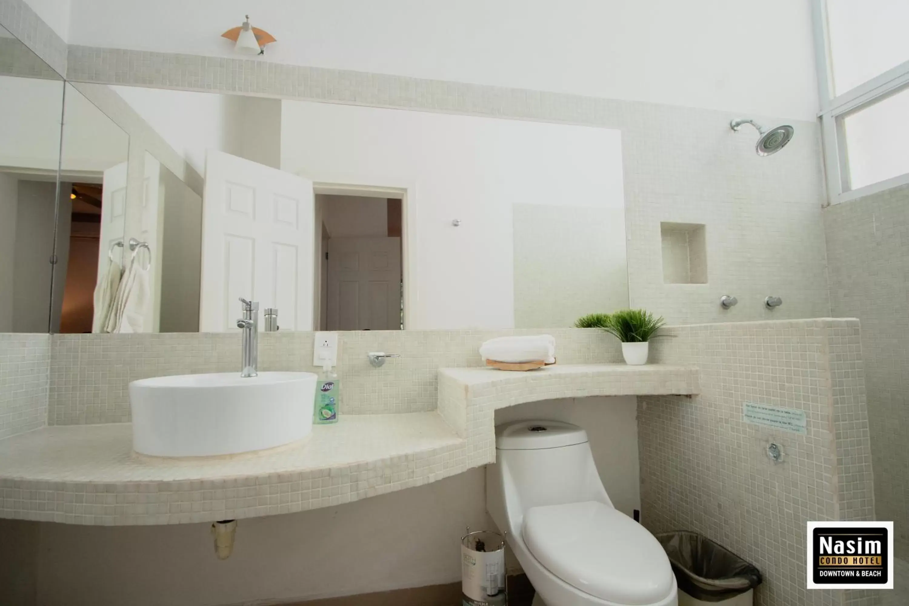 Bathroom in Nasim Condo Hotel con acceso BEACH CLUB GRATIS, metros 5th AVENIDA