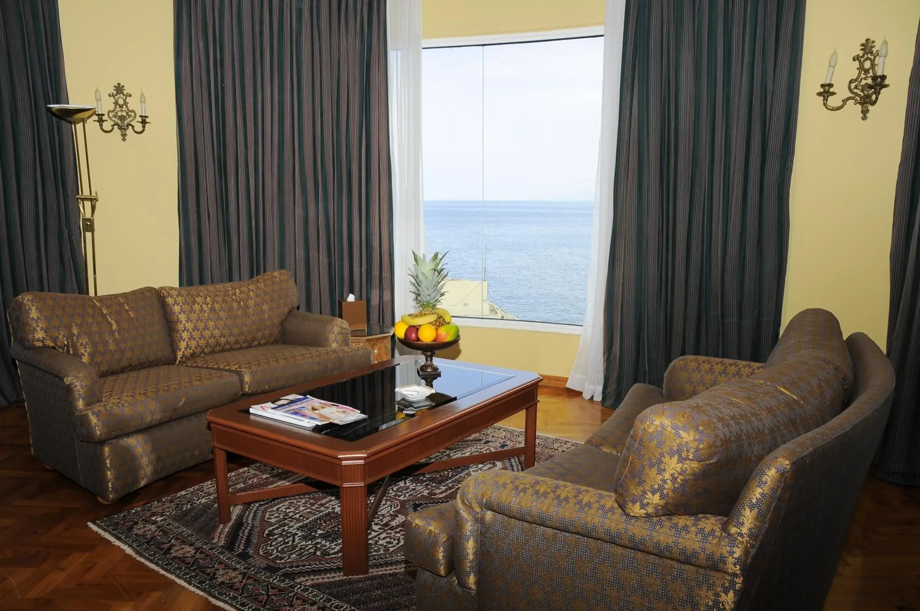 Living room, Seating Area in Warwick Palm Beach