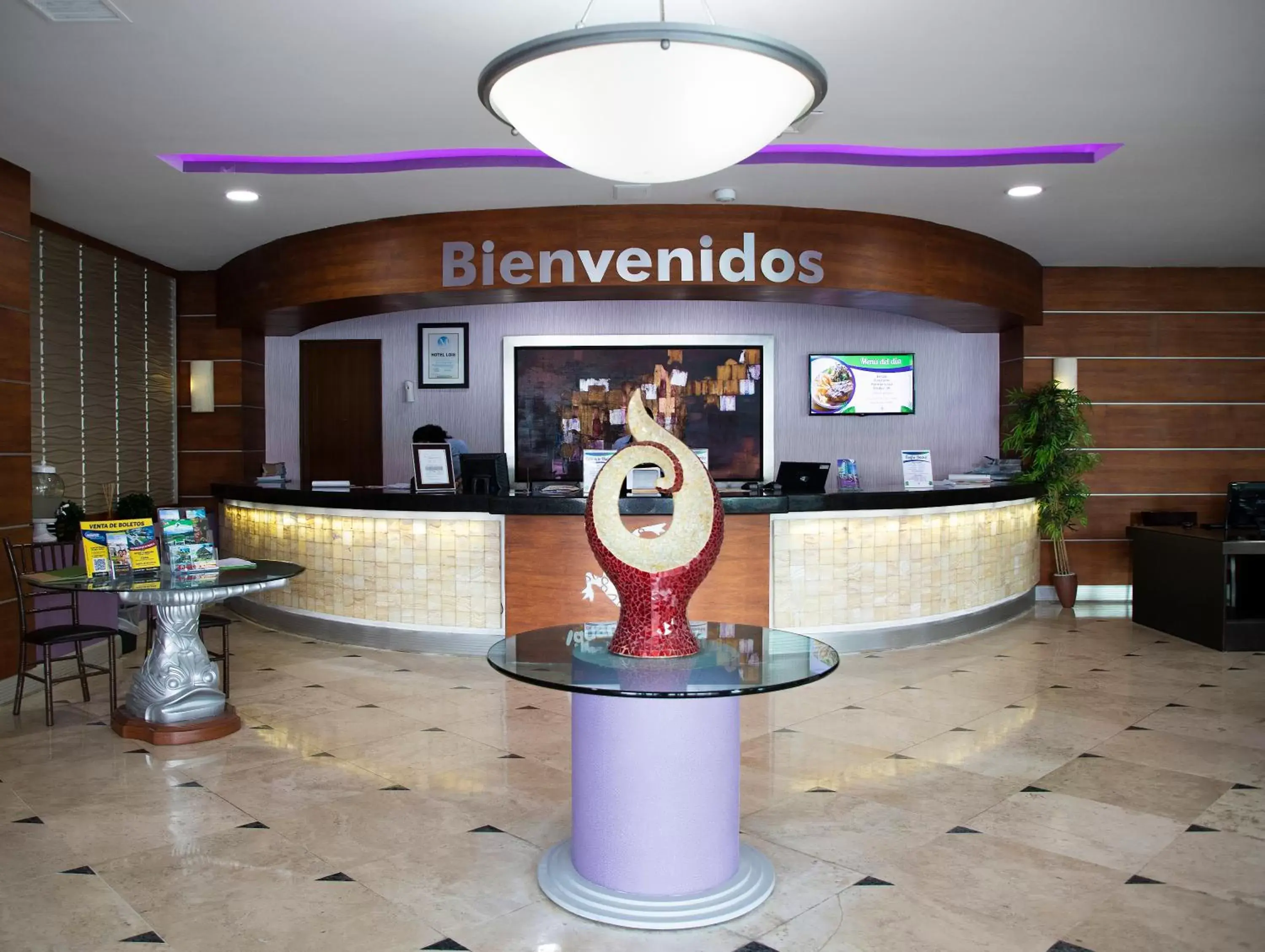 Staff, Lobby/Reception in Hotel Lois Veracruz