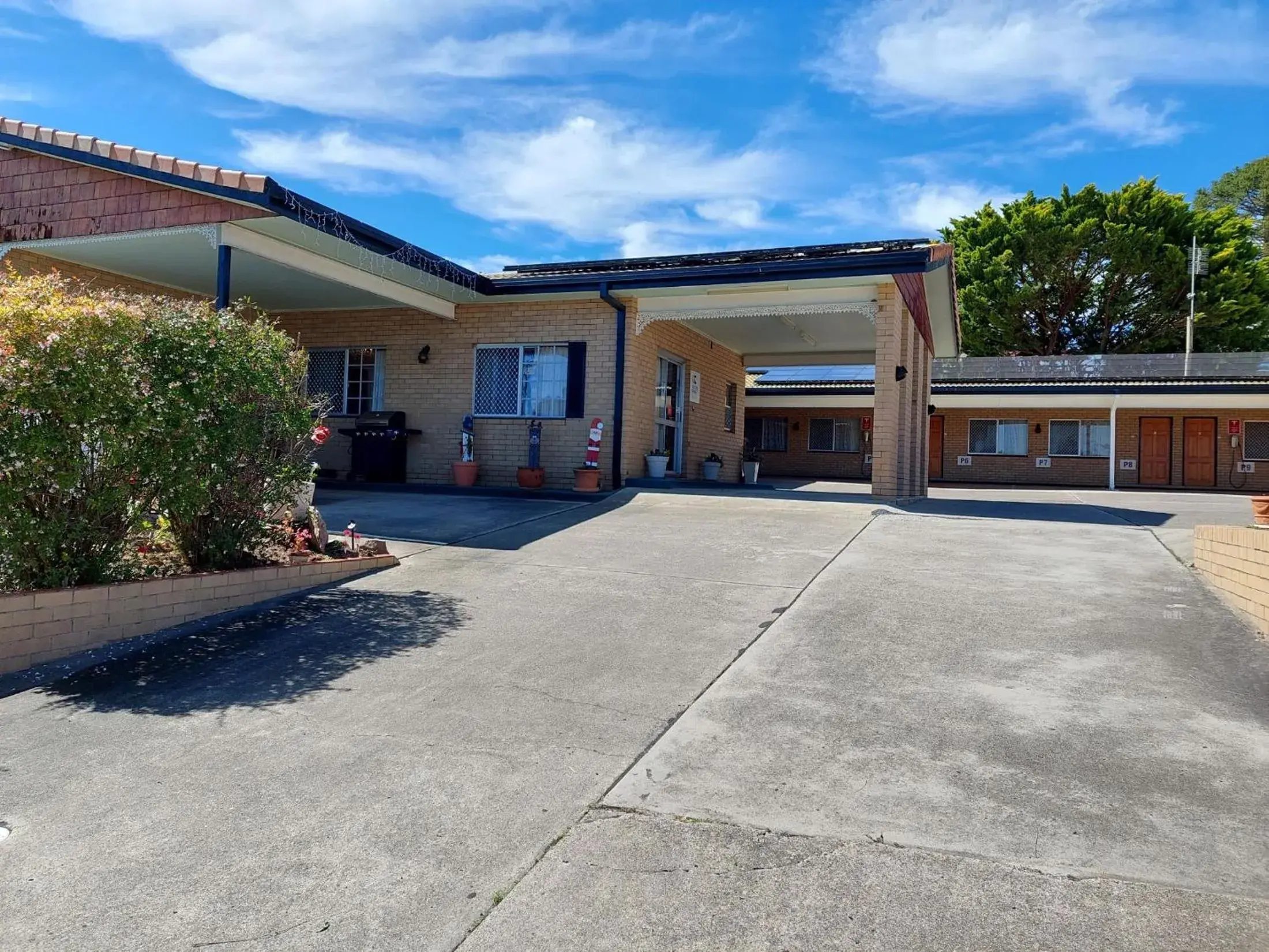 Property Building in Settlers Motor Inn