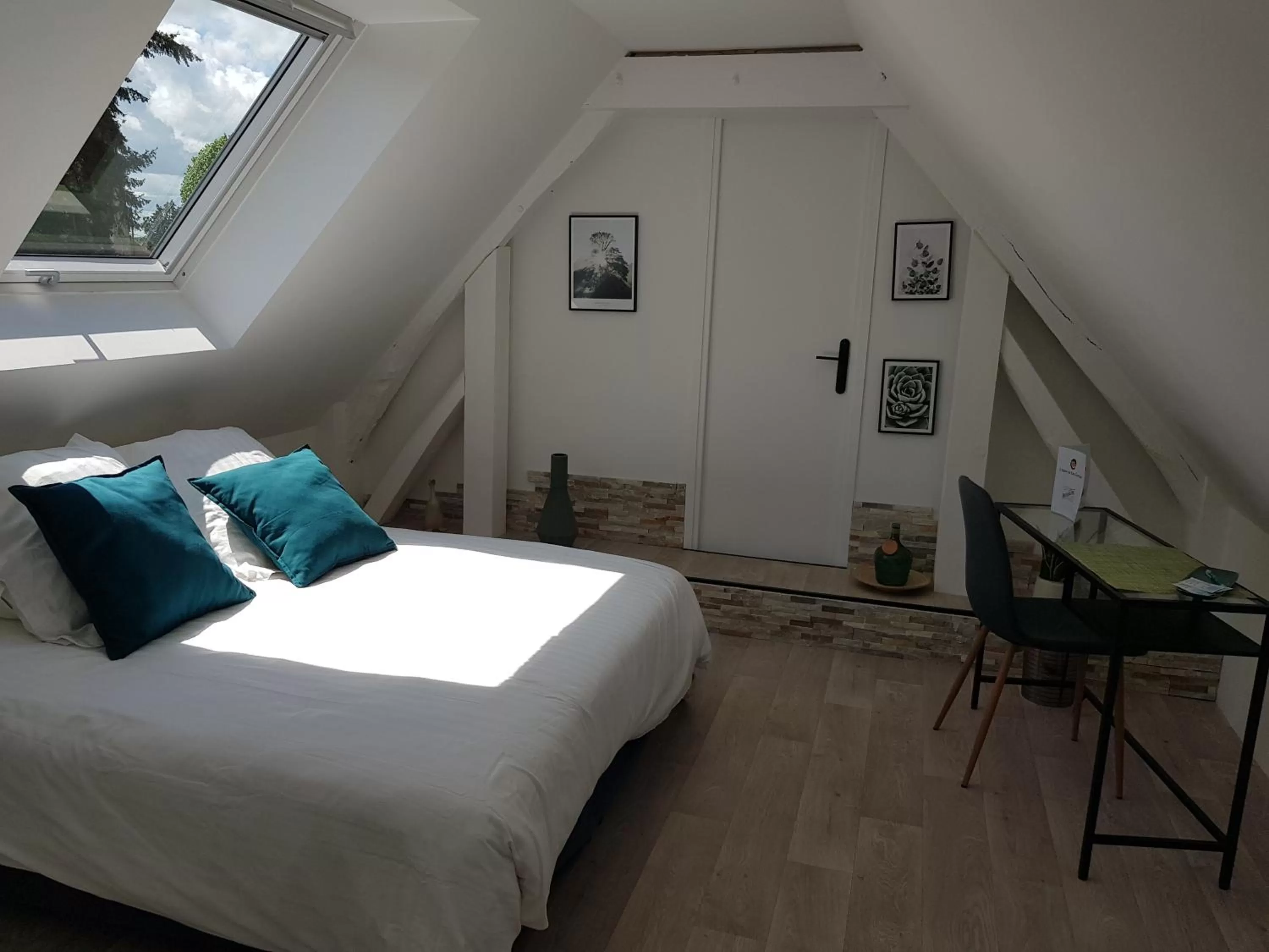 Standard Double Room in L'havre de Saint Germain