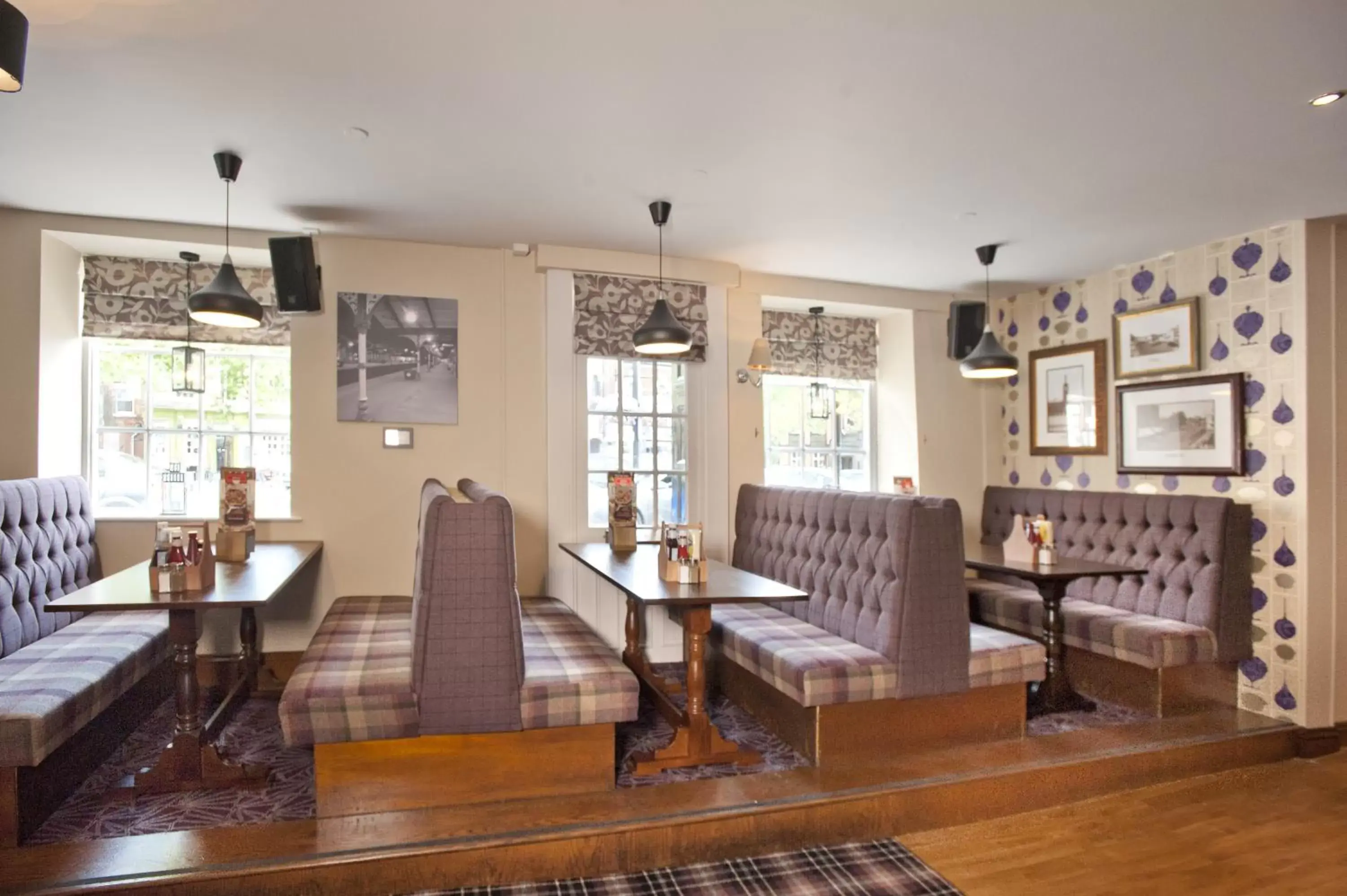 Restaurant/places to eat, Seating Area in Ye Olde Griffin