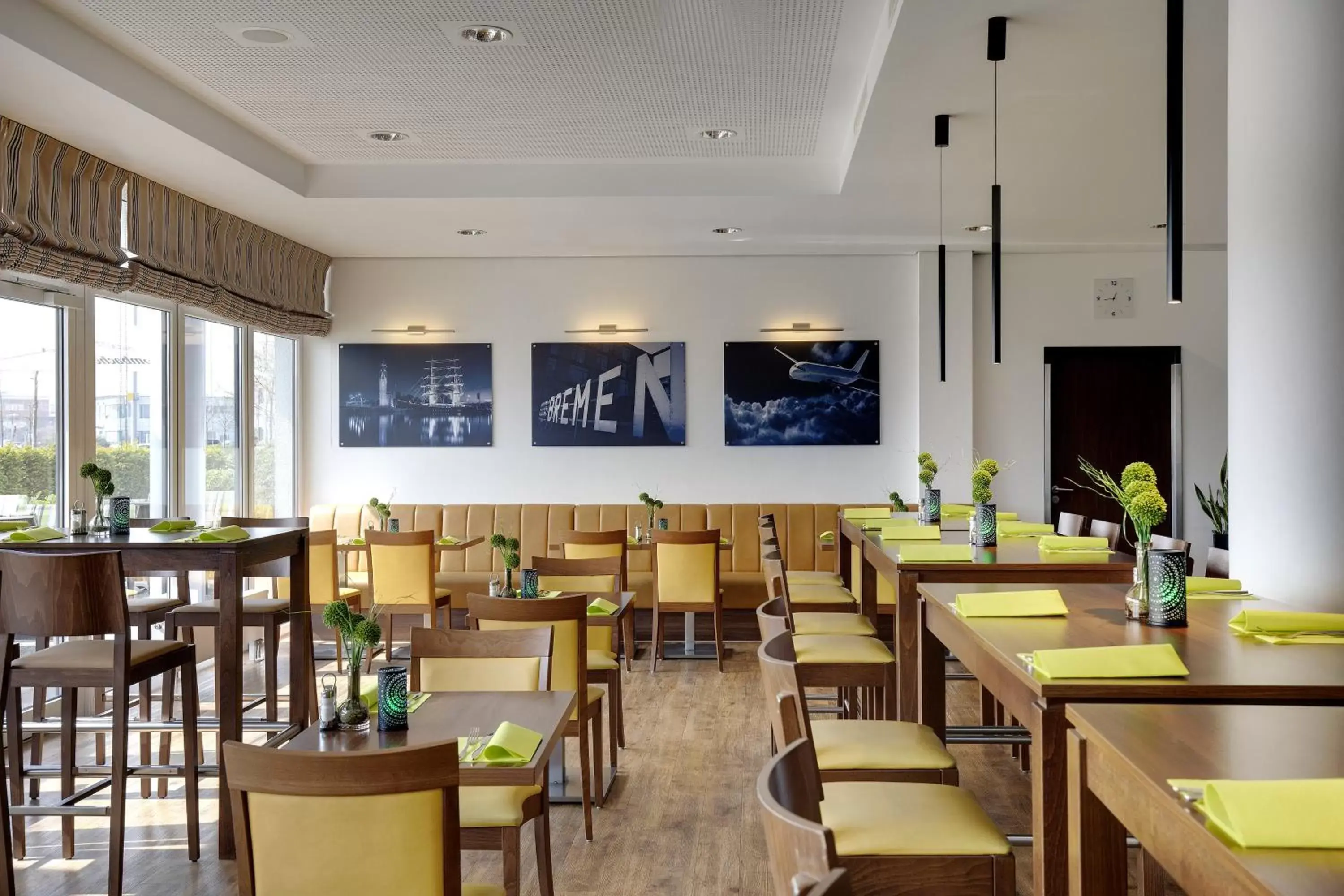 Breakfast, Restaurant/Places to Eat in Holiday Inn Express Bremen Airport, an IHG Hotel