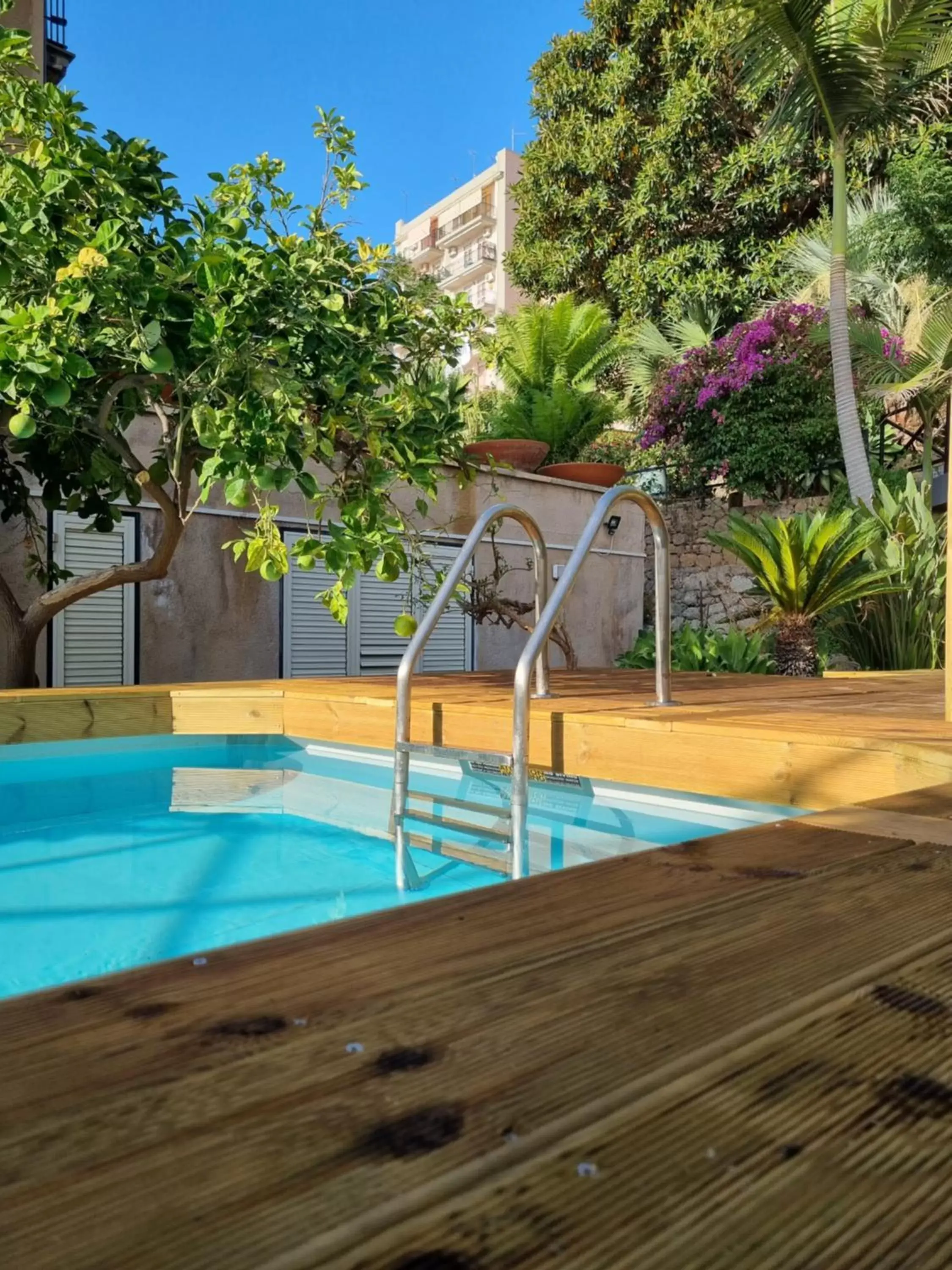 Swimming Pool in Villa Sul Molo tra Siracusa e Catania