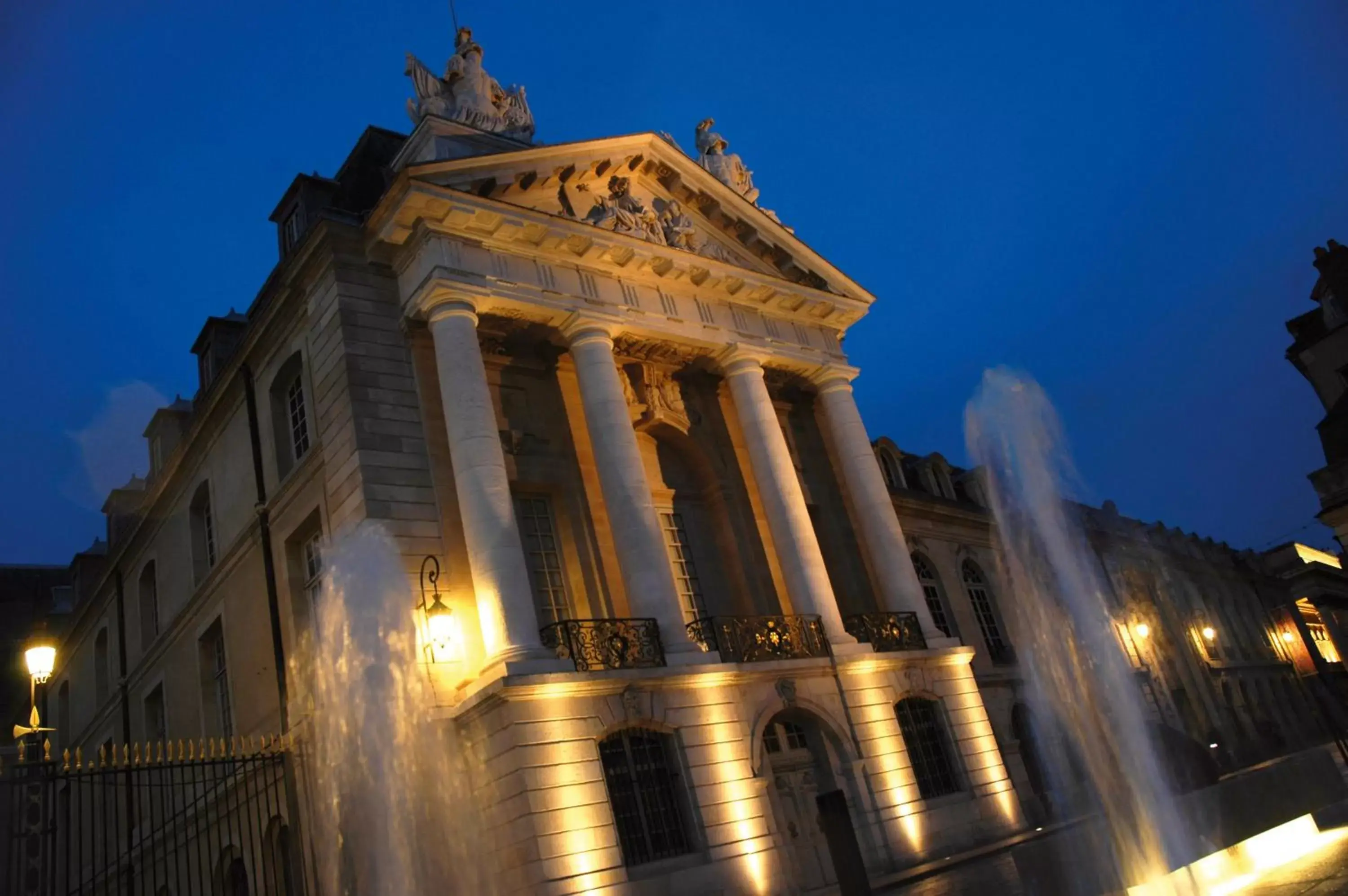 Nearby landmark, Property Building in B&B HOTEL Dijon Centre