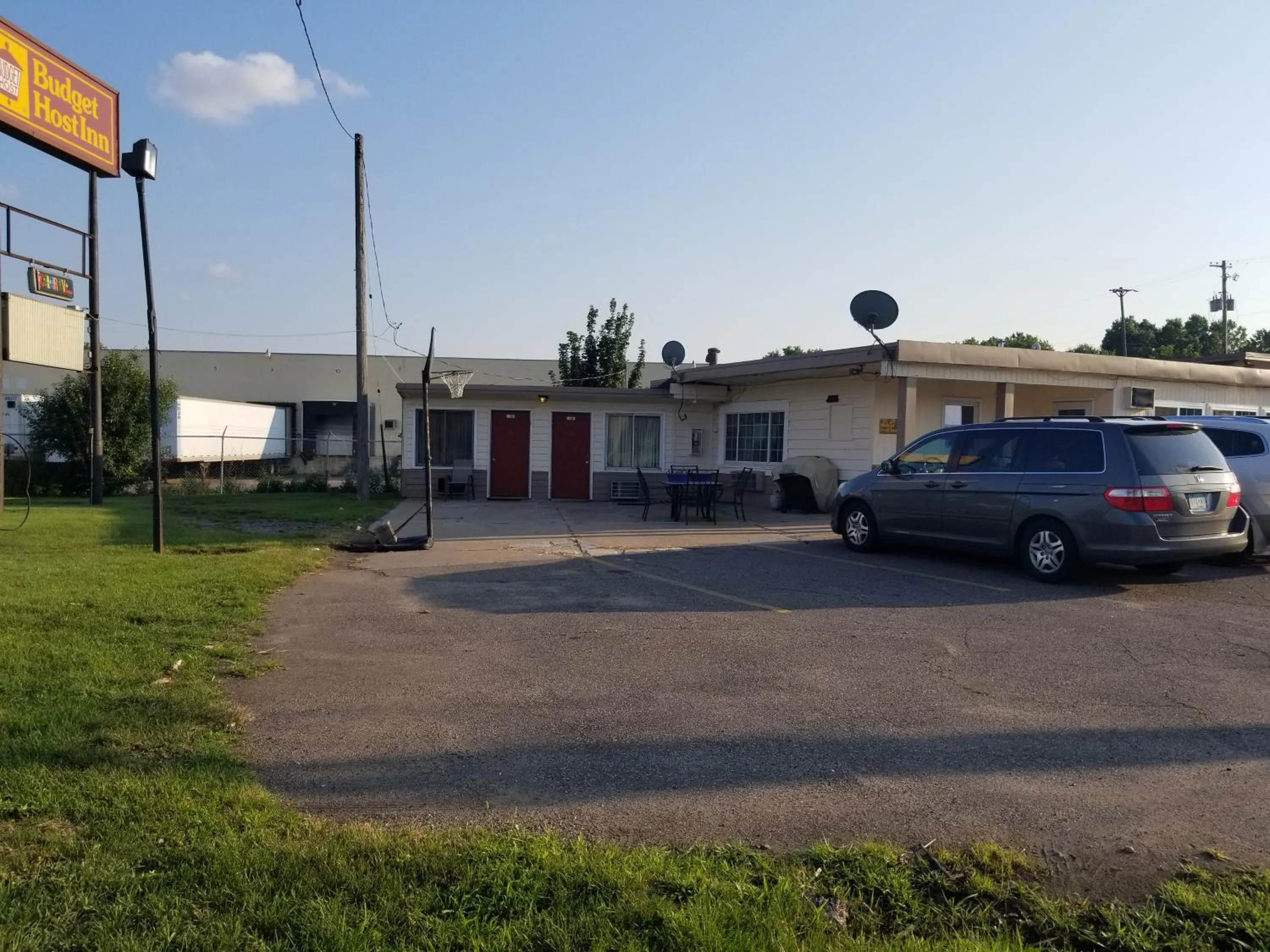 Property building in Budget Inn And Suites Eagan