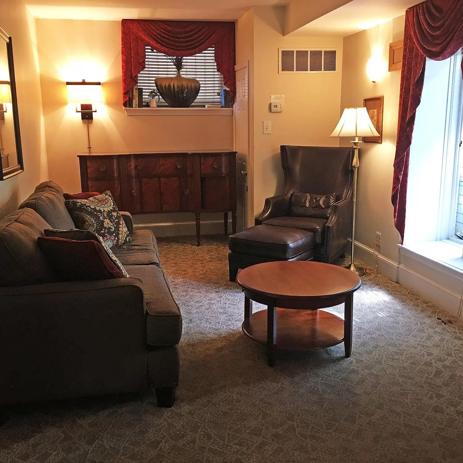 Living room in Morris House Hotel