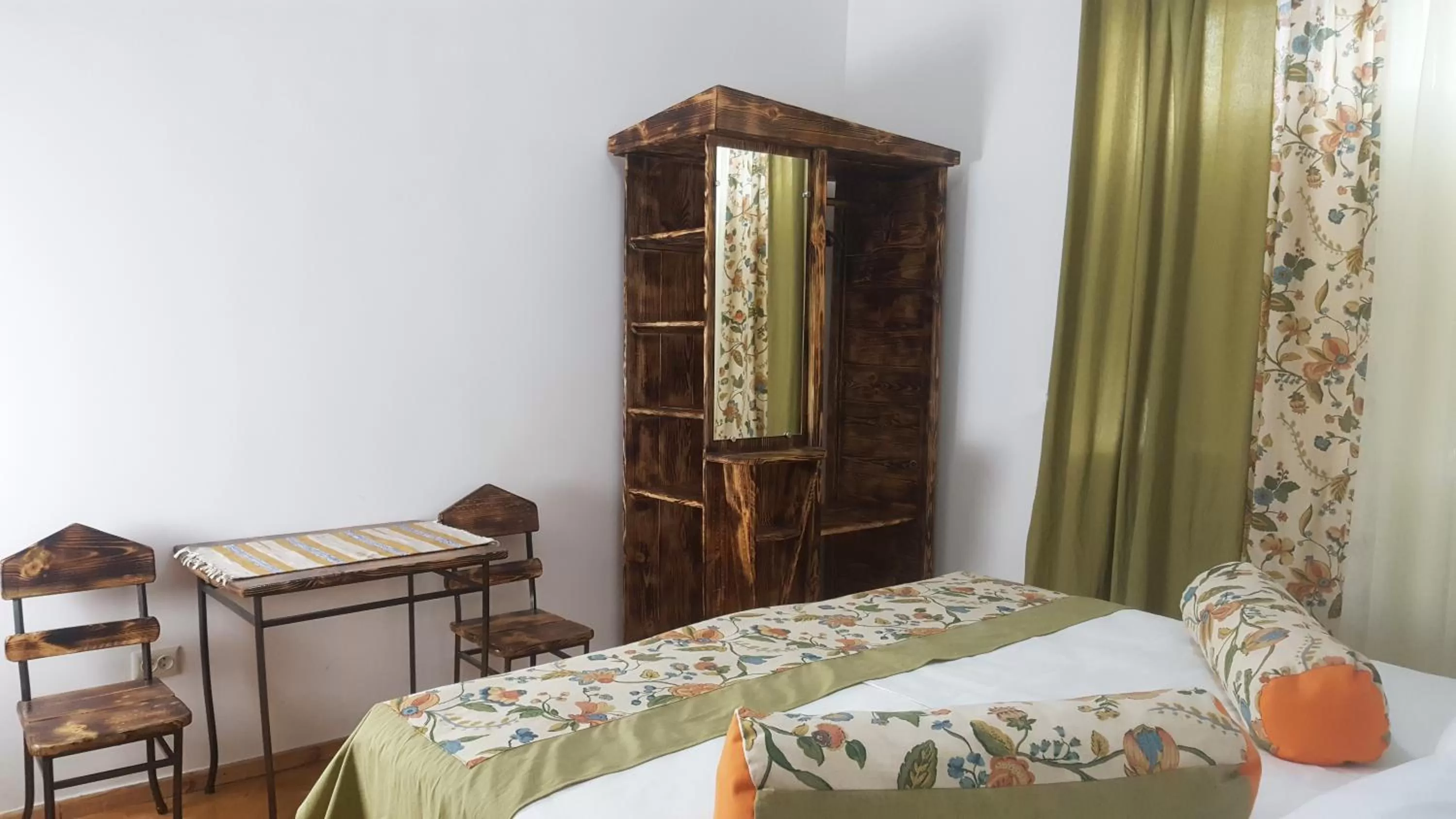 Decorative detail, Bed in Machanents Art Hotel