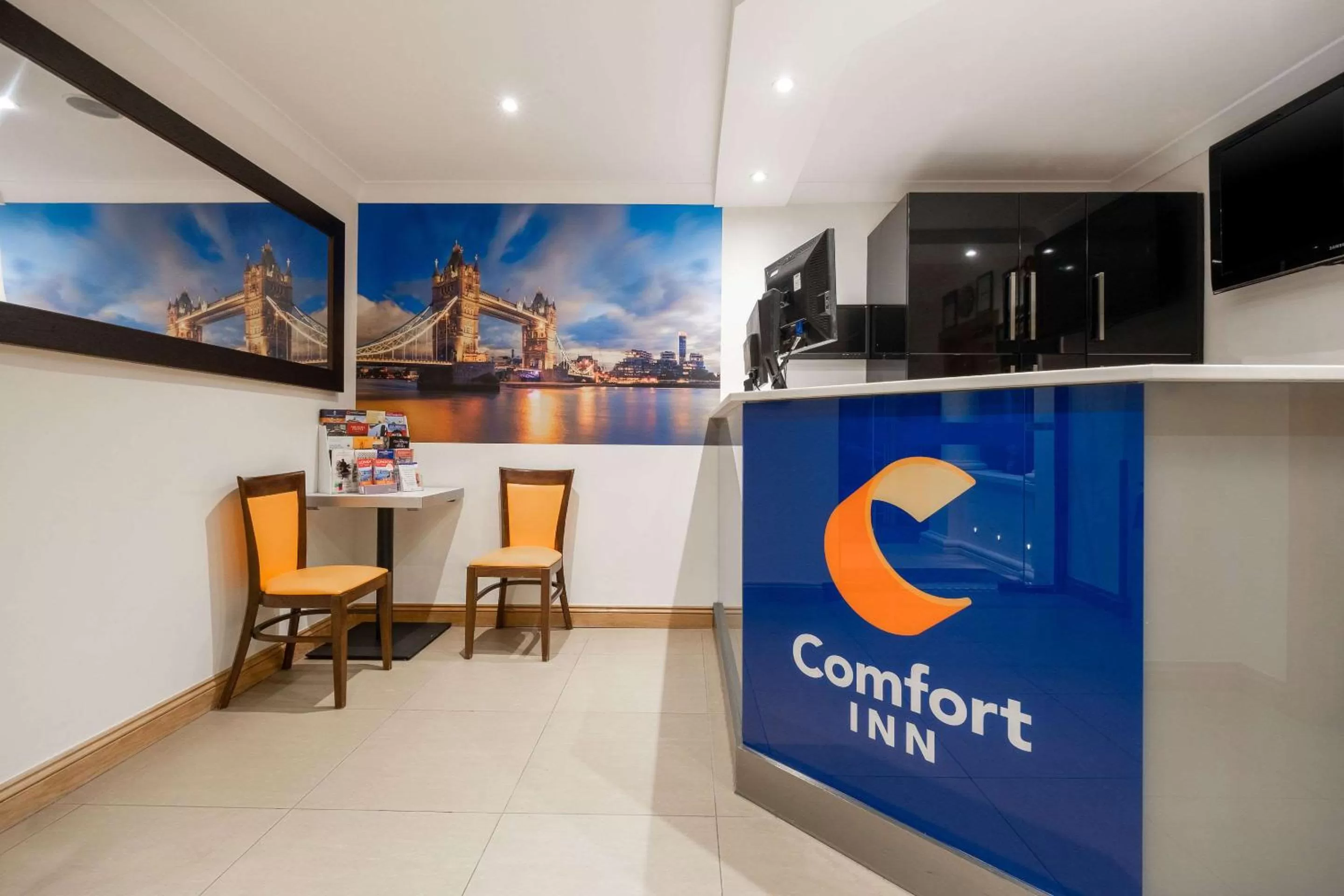 Lobby or reception in Comfort Inn Hyde Park