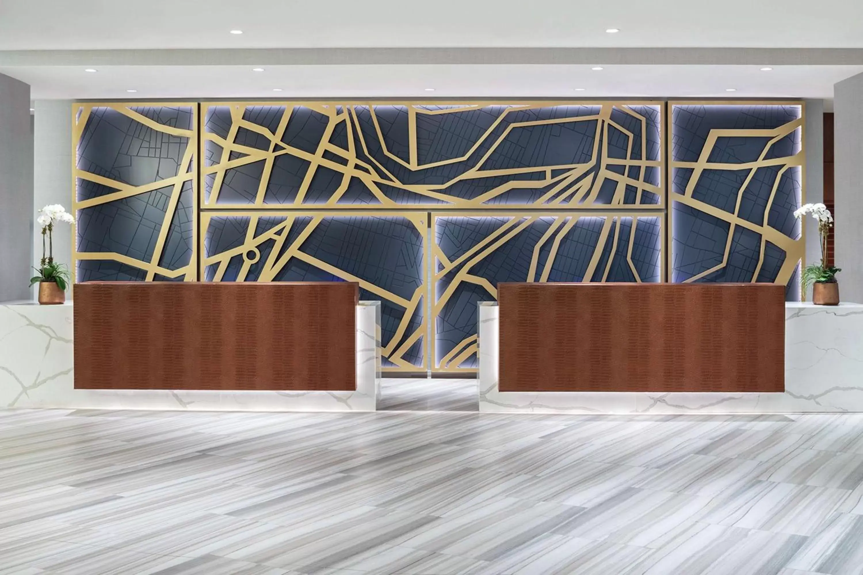 Lobby or reception in DoubleTree by Hilton Hotel Newark Airport