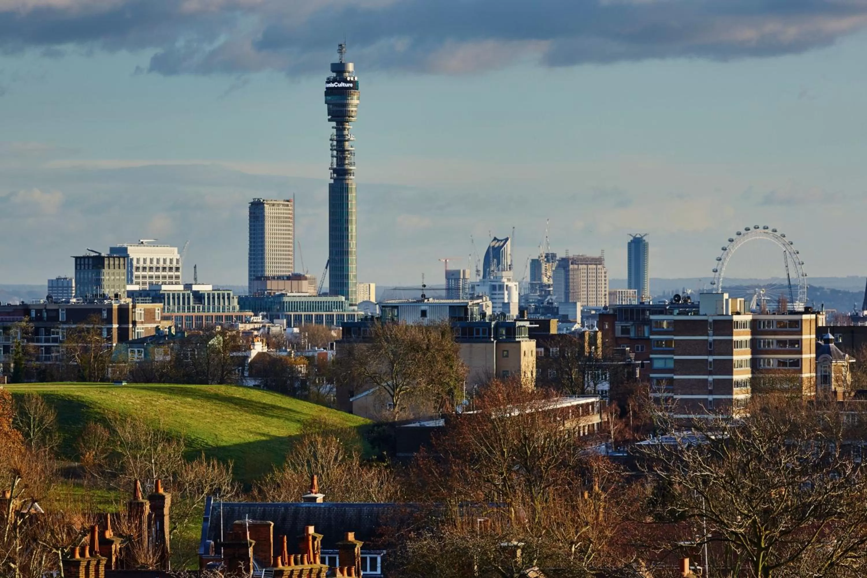 Photo of the whole room in London Marriott Hotel Regents Park