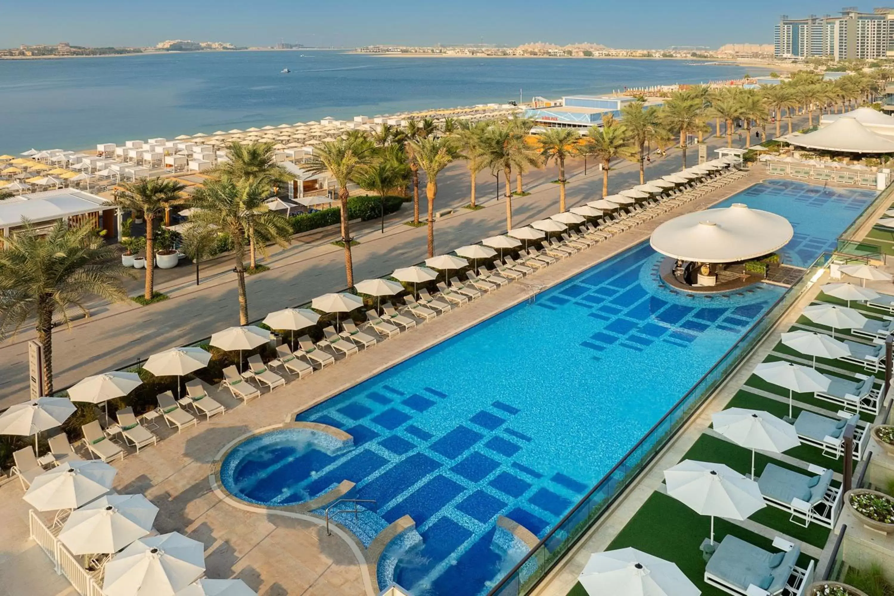Swimming pool, Pool View in Marriott Resort Palm Jumeirah, Dubai