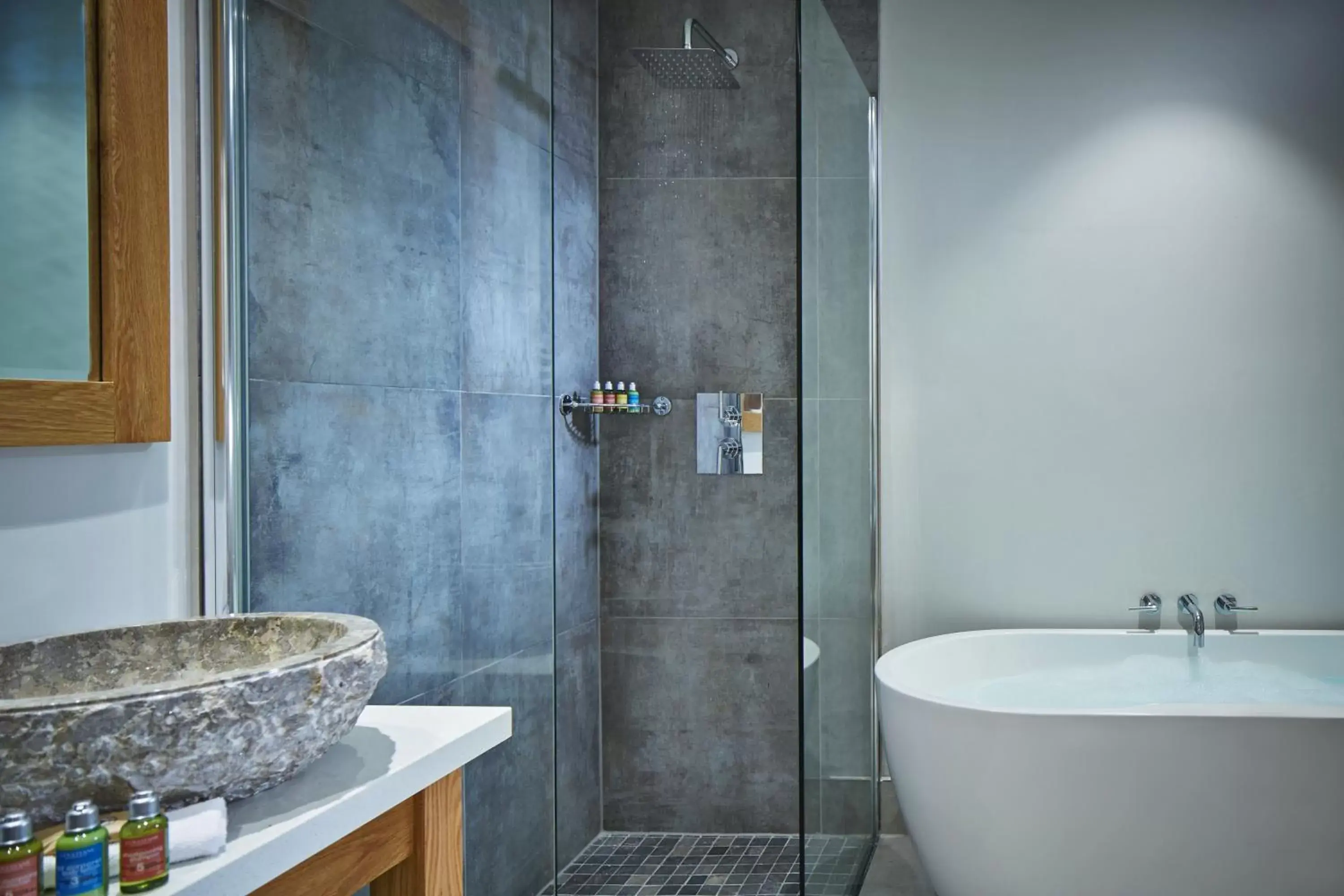 Shower, Bathroom in Barnett Hill Hotel