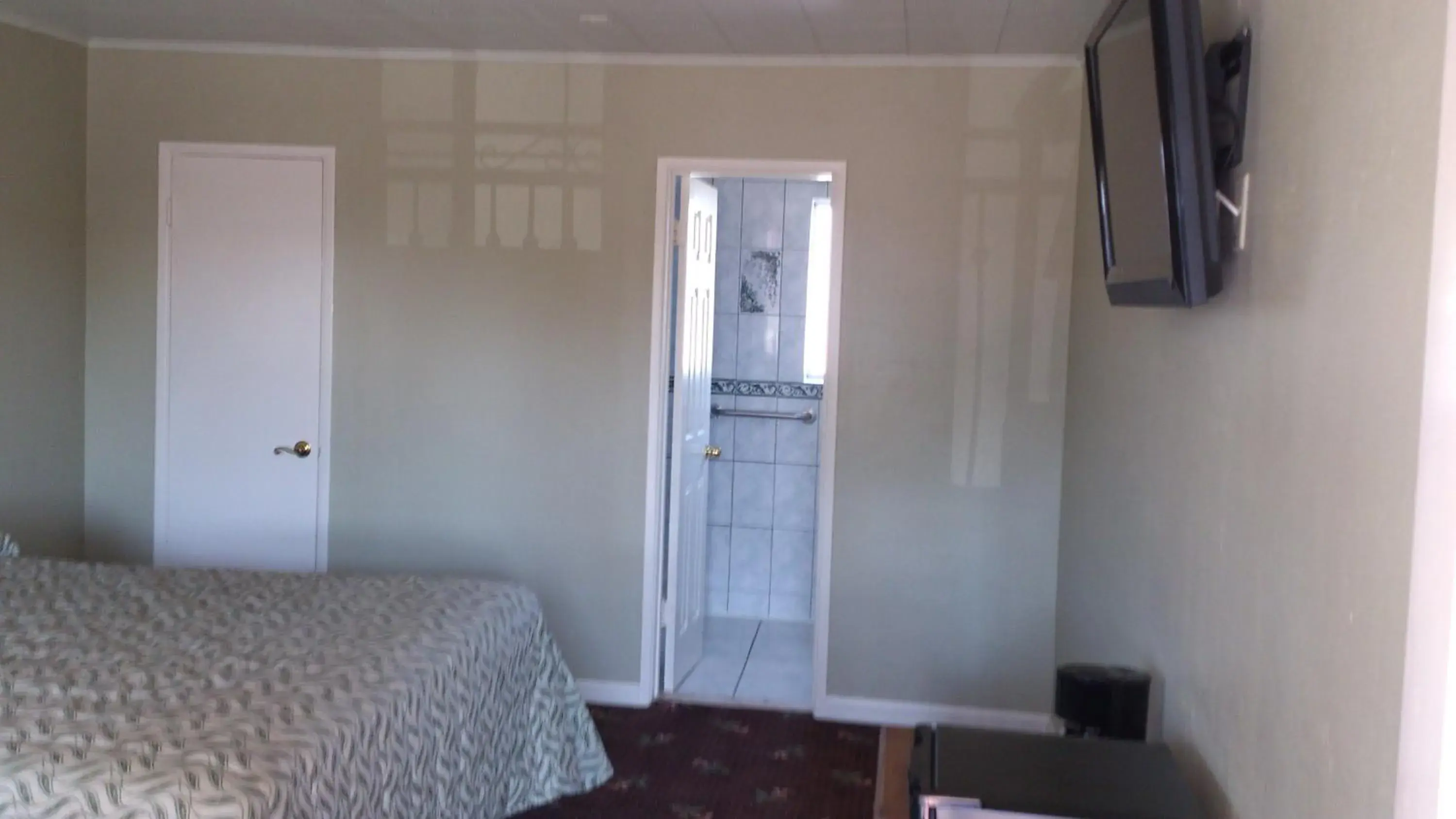 Photo of the whole room, Bed in Santa Ana Travel Inn Photo of the whole room, Bed in Santa Ana Travel Inn