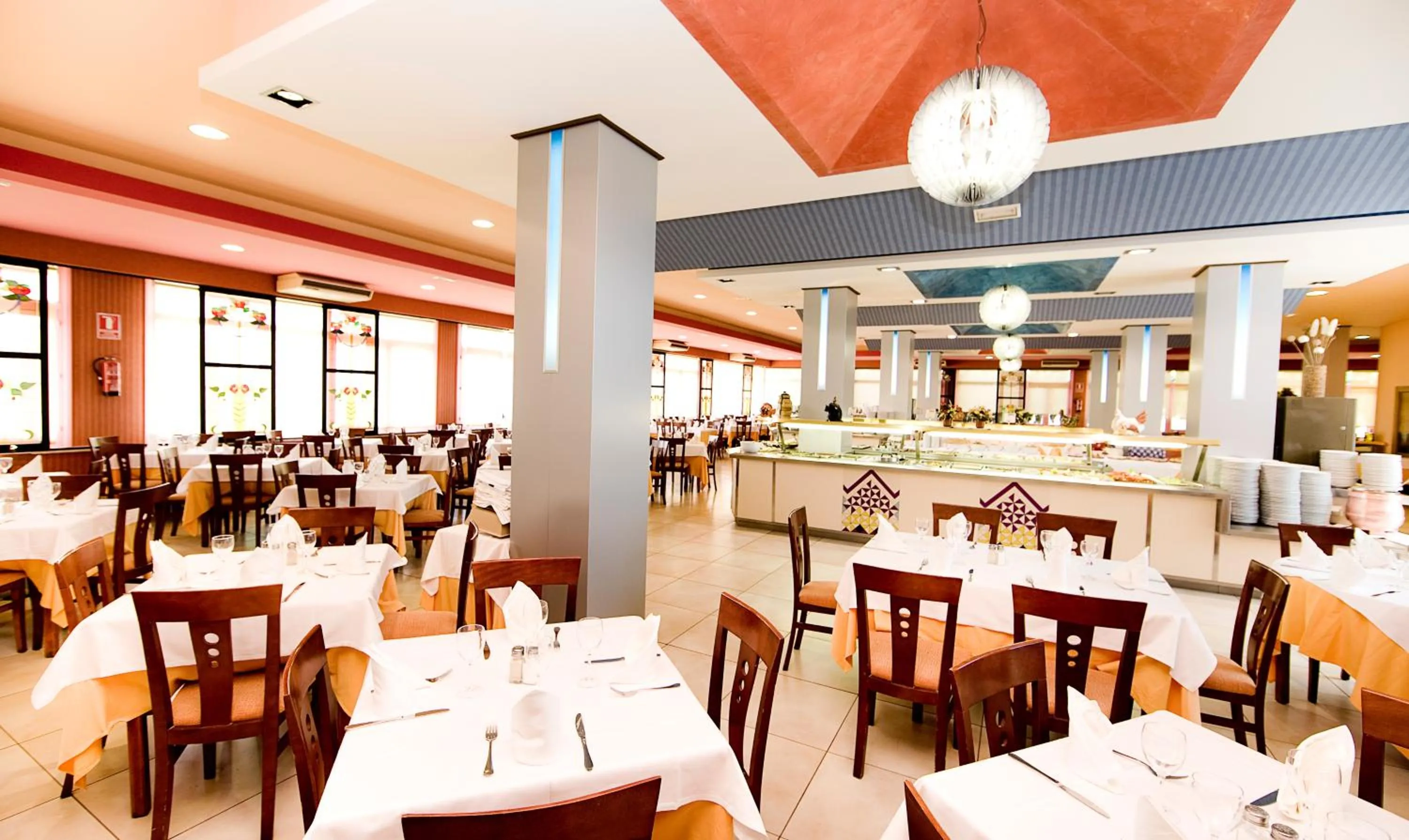 Restaurant/places to eat in Hotel Monarque Torreblanca