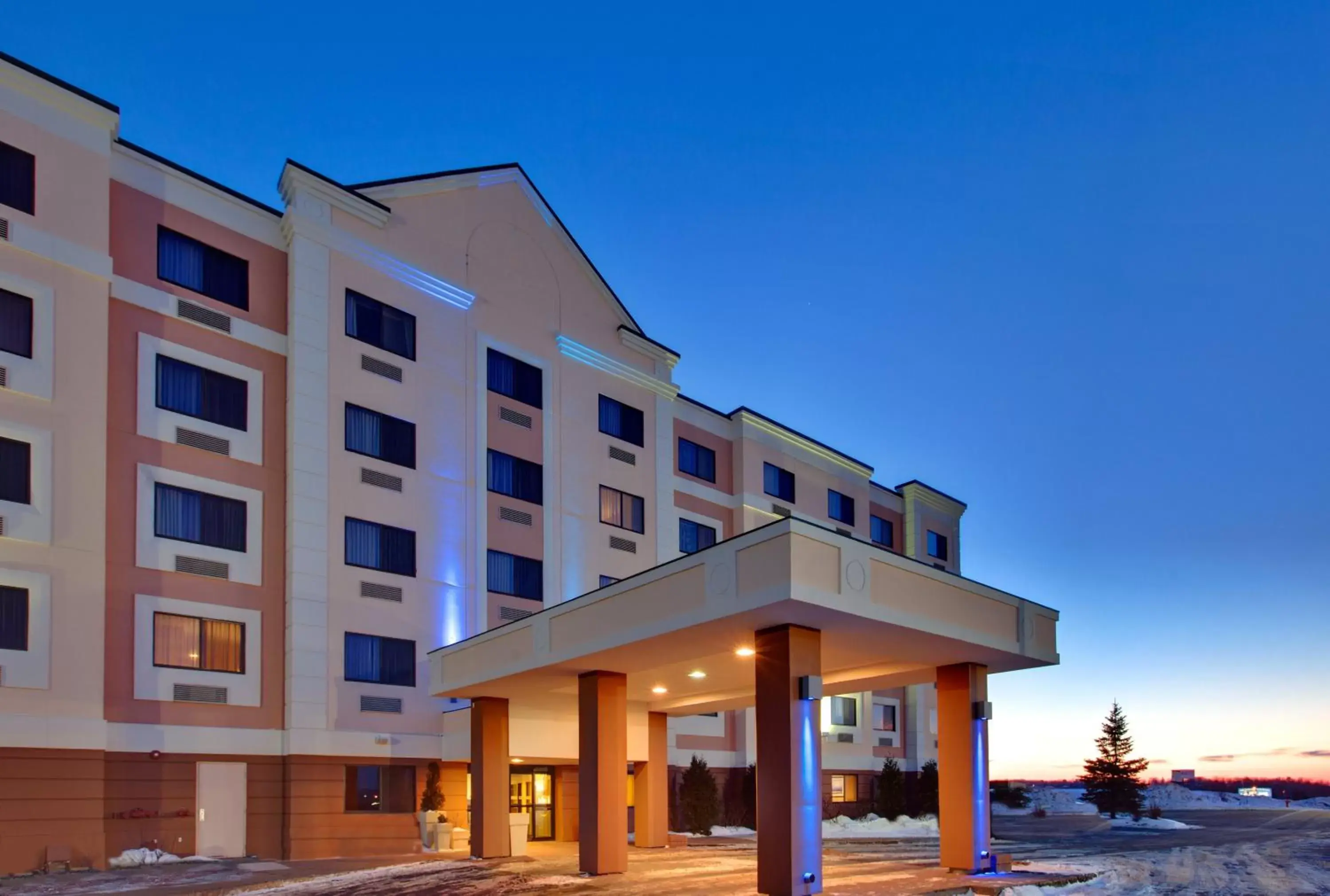 Property Building in Holiday Inn Express Sault Ste Marie, an IHG Hotel