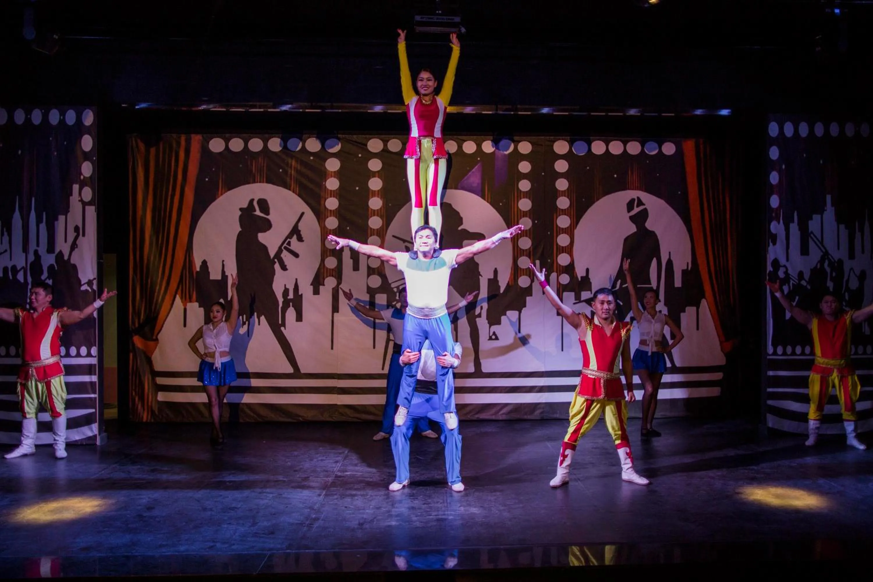 Evening entertainment in The Sense Deluxe