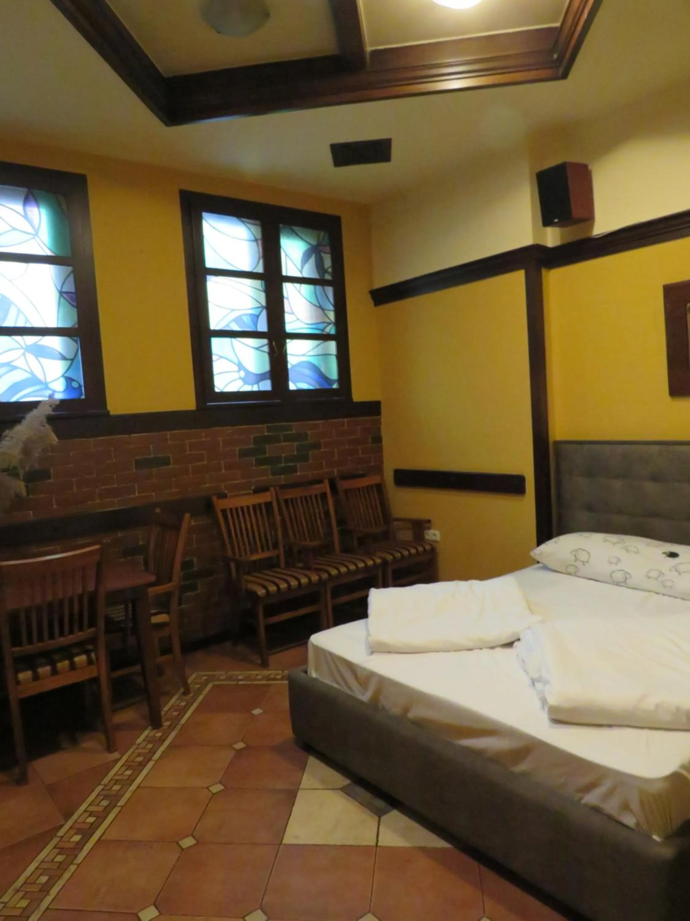 Bedroom, Bed in Hotel Jan & in the very center