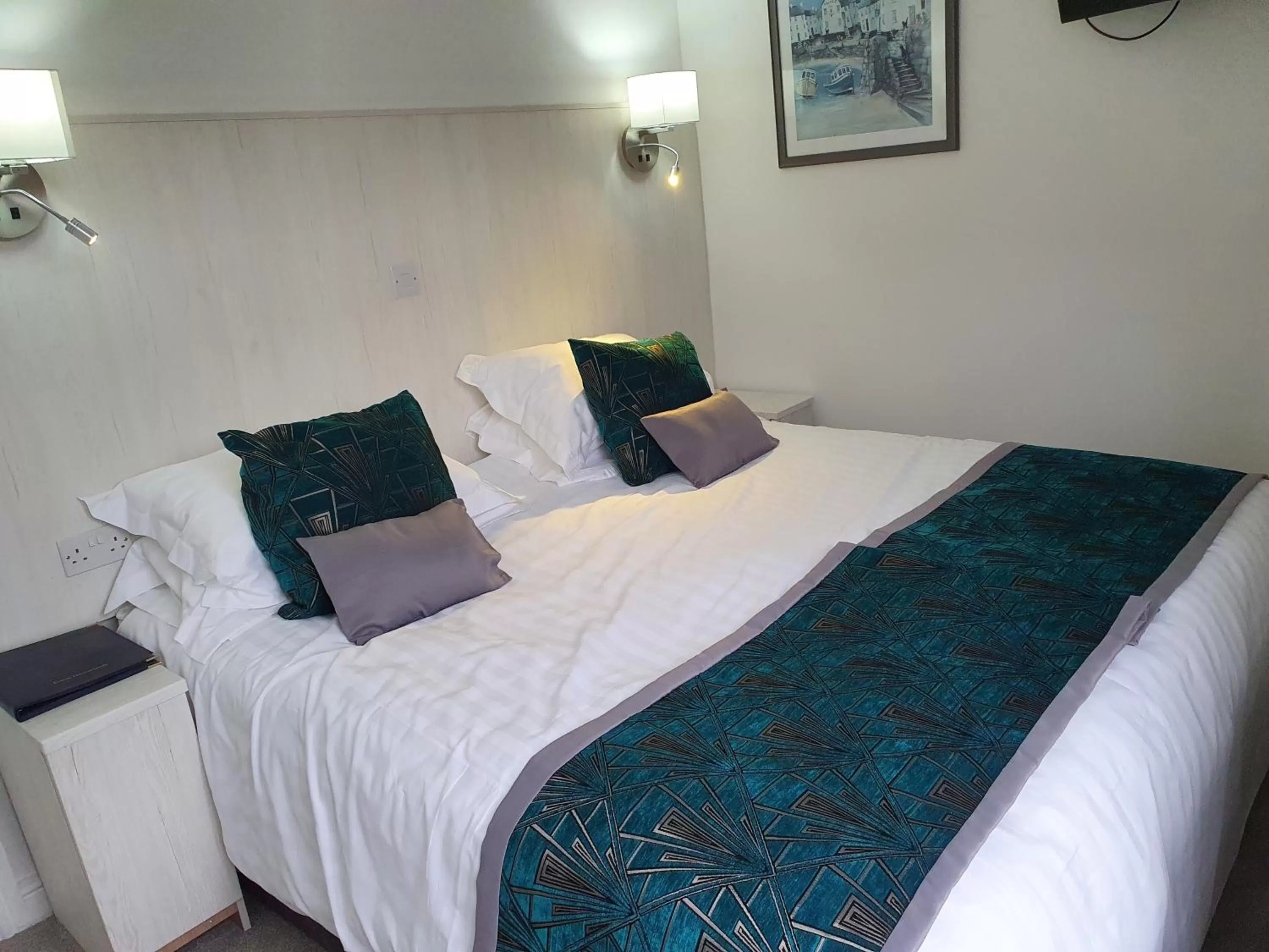 Bed in The Wheatsheaf Inn