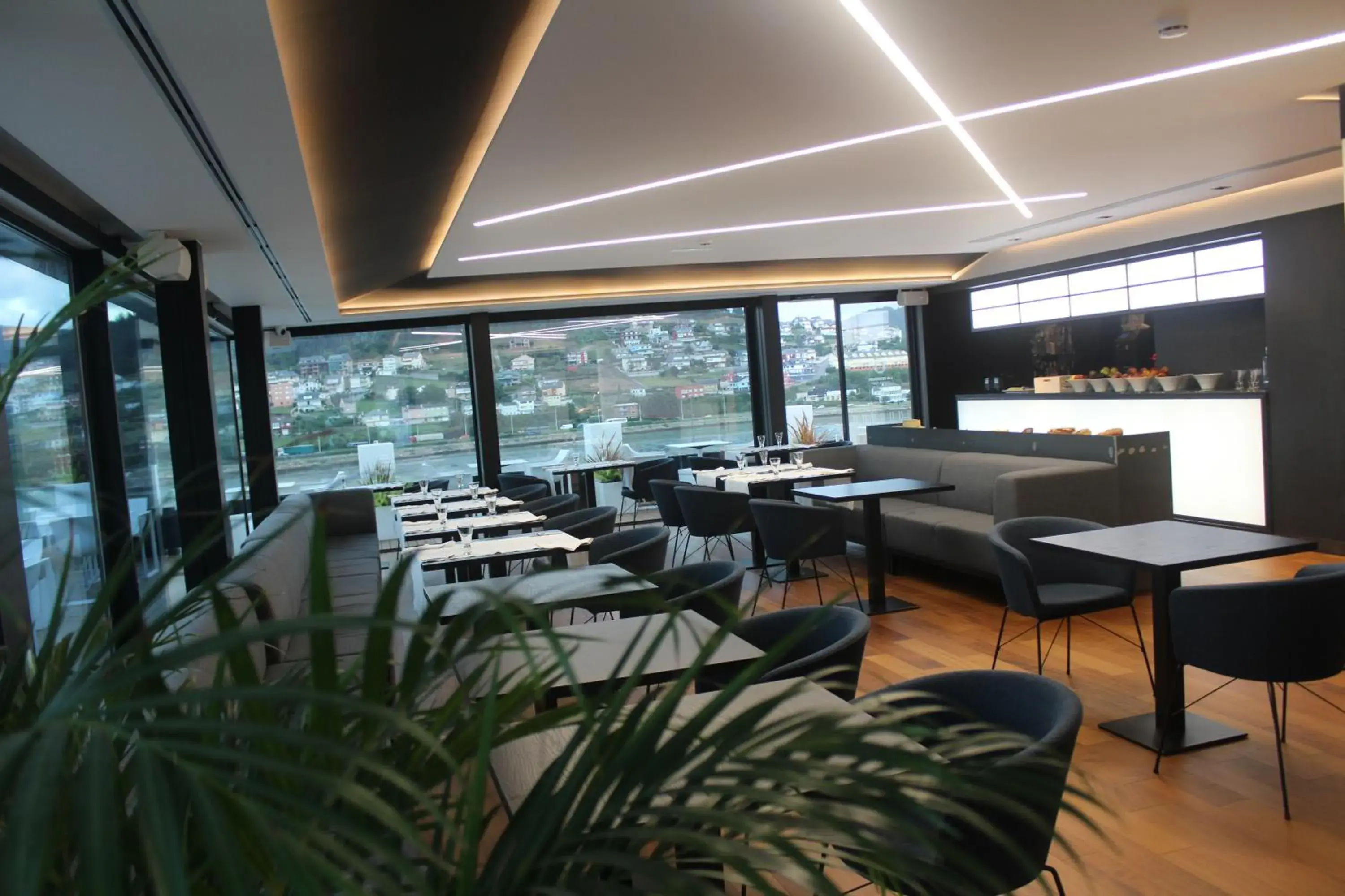 Balcony/Terrace, Restaurant/Places to Eat in Viveiro Urban Hotel