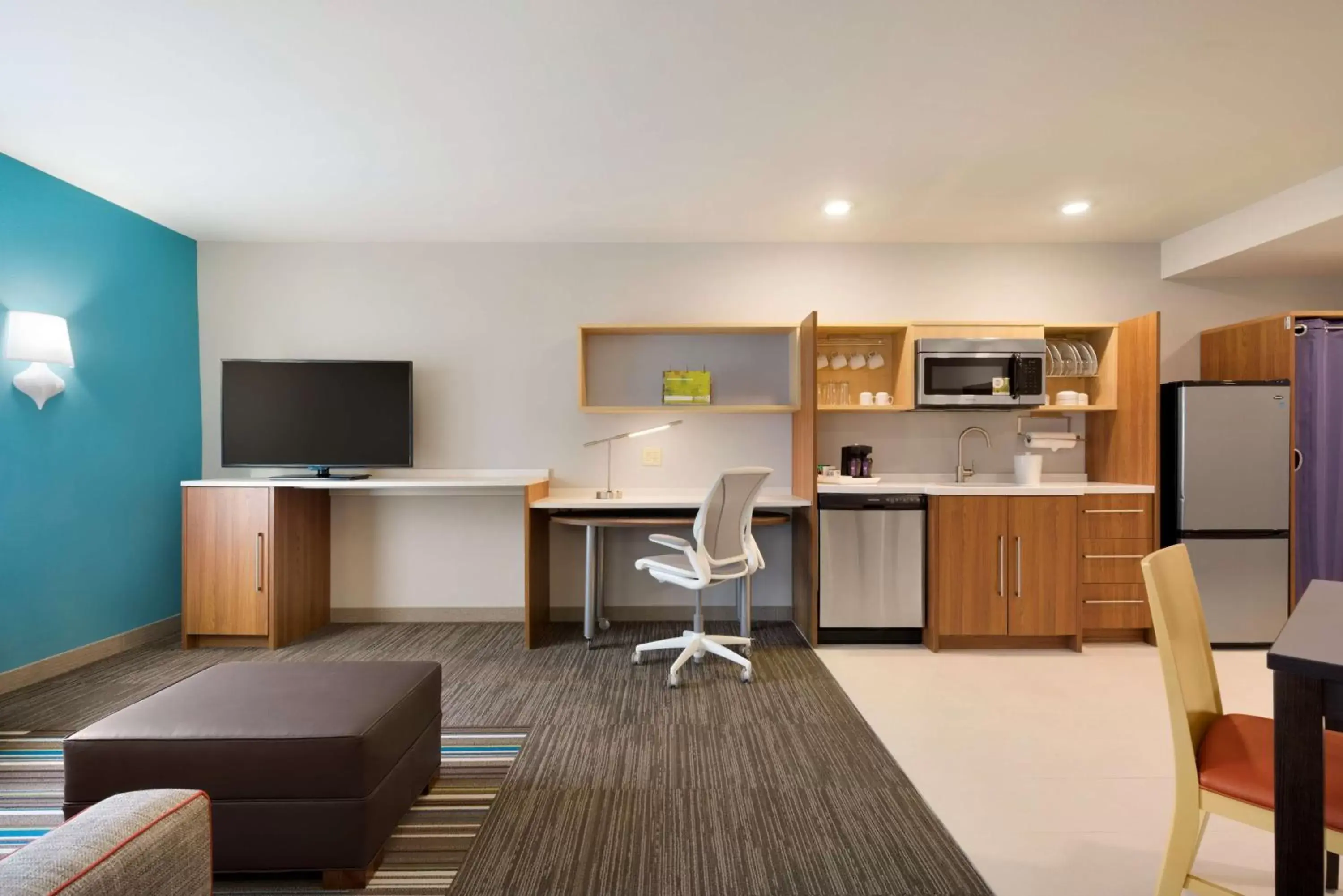 Bedroom, Seating Area in Home2 Suites by Hilton Roanoke