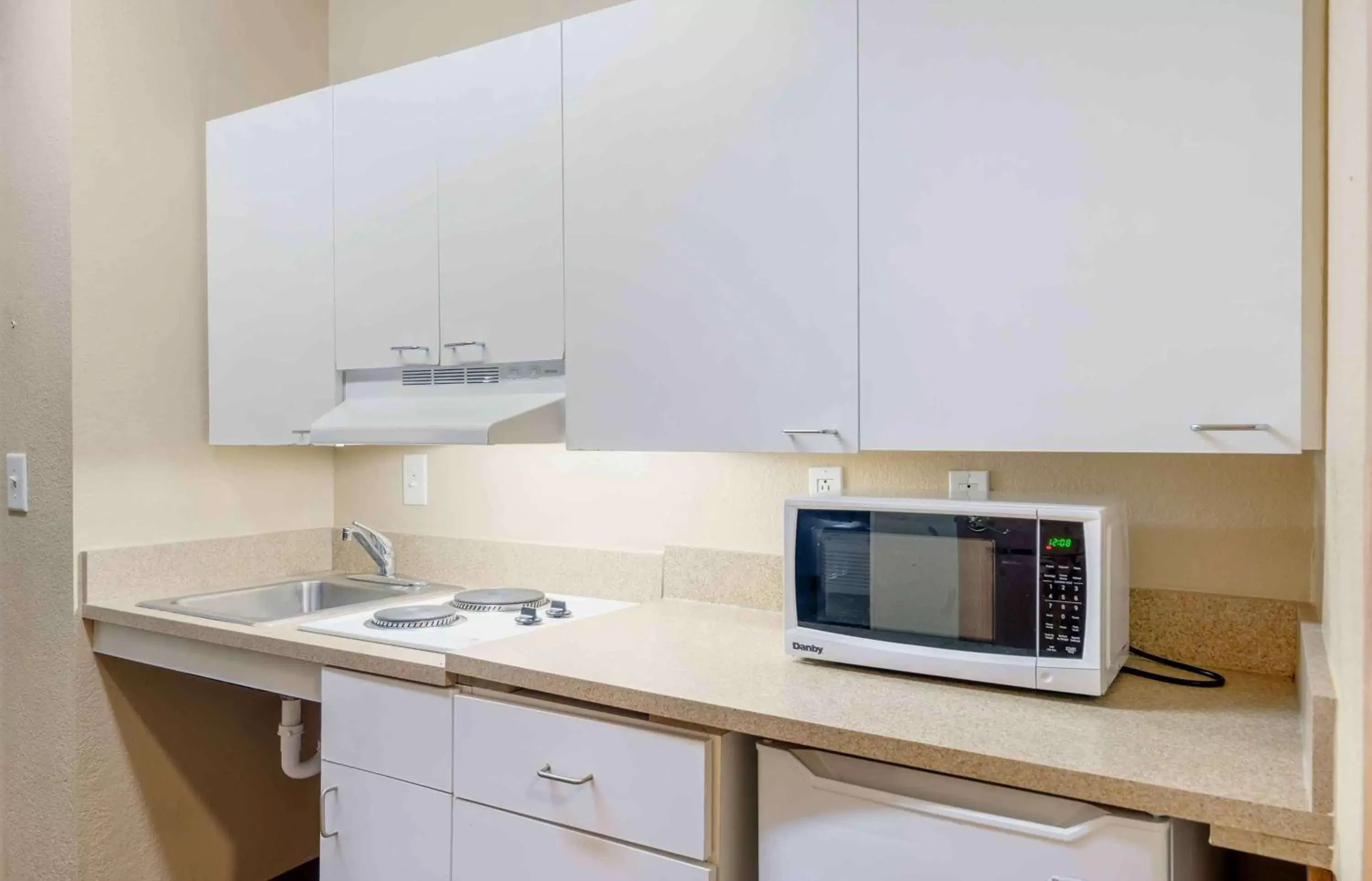 Bedroom, Kitchen/Kitchenette in Extended Stay America Suites - Atlanta - Buckhead