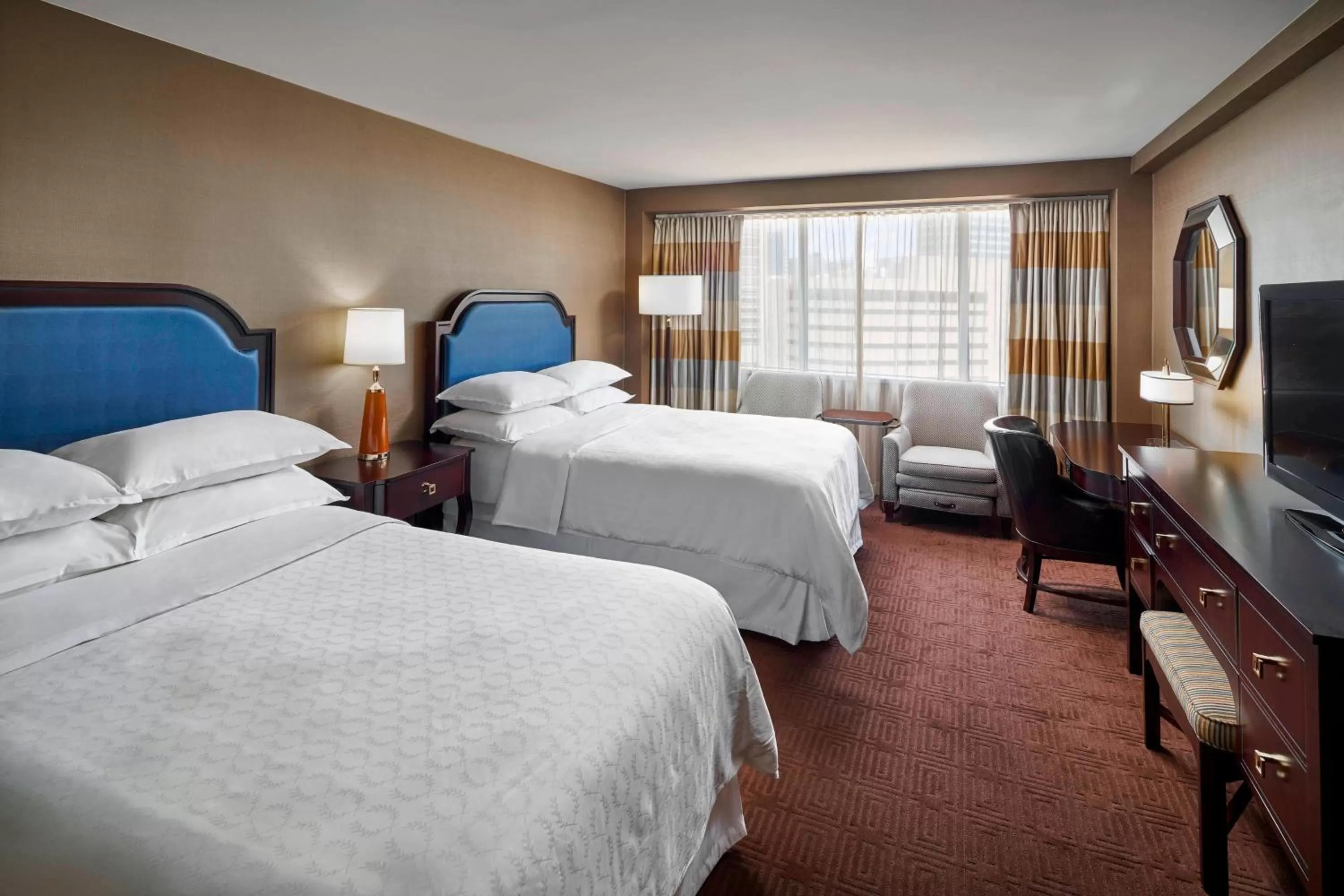 Photo of the whole room, Bed in Sheraton Inner Harbor Hotel