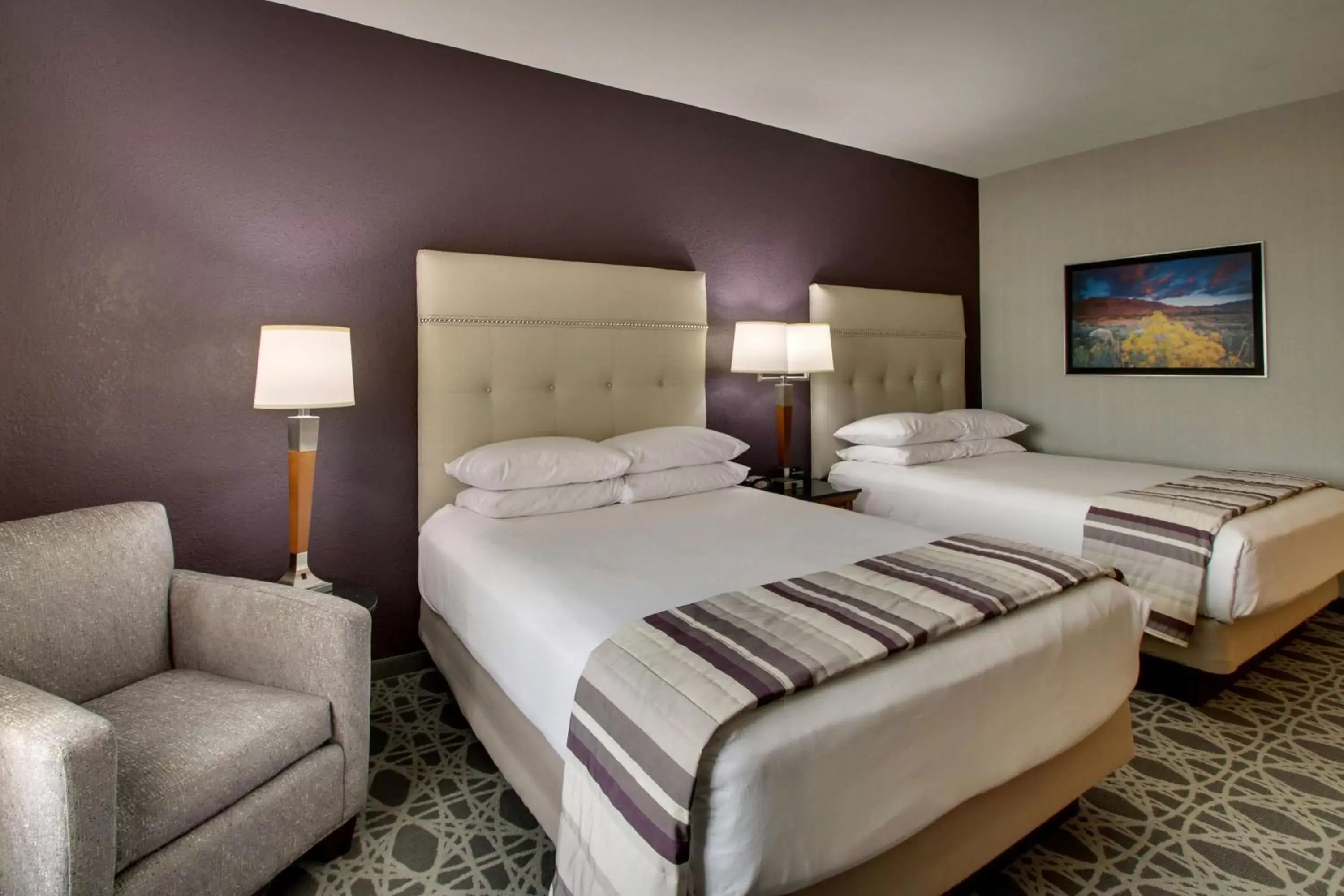 Photo of the whole room, Bed in Drury Inn & Suites Albuquerque North