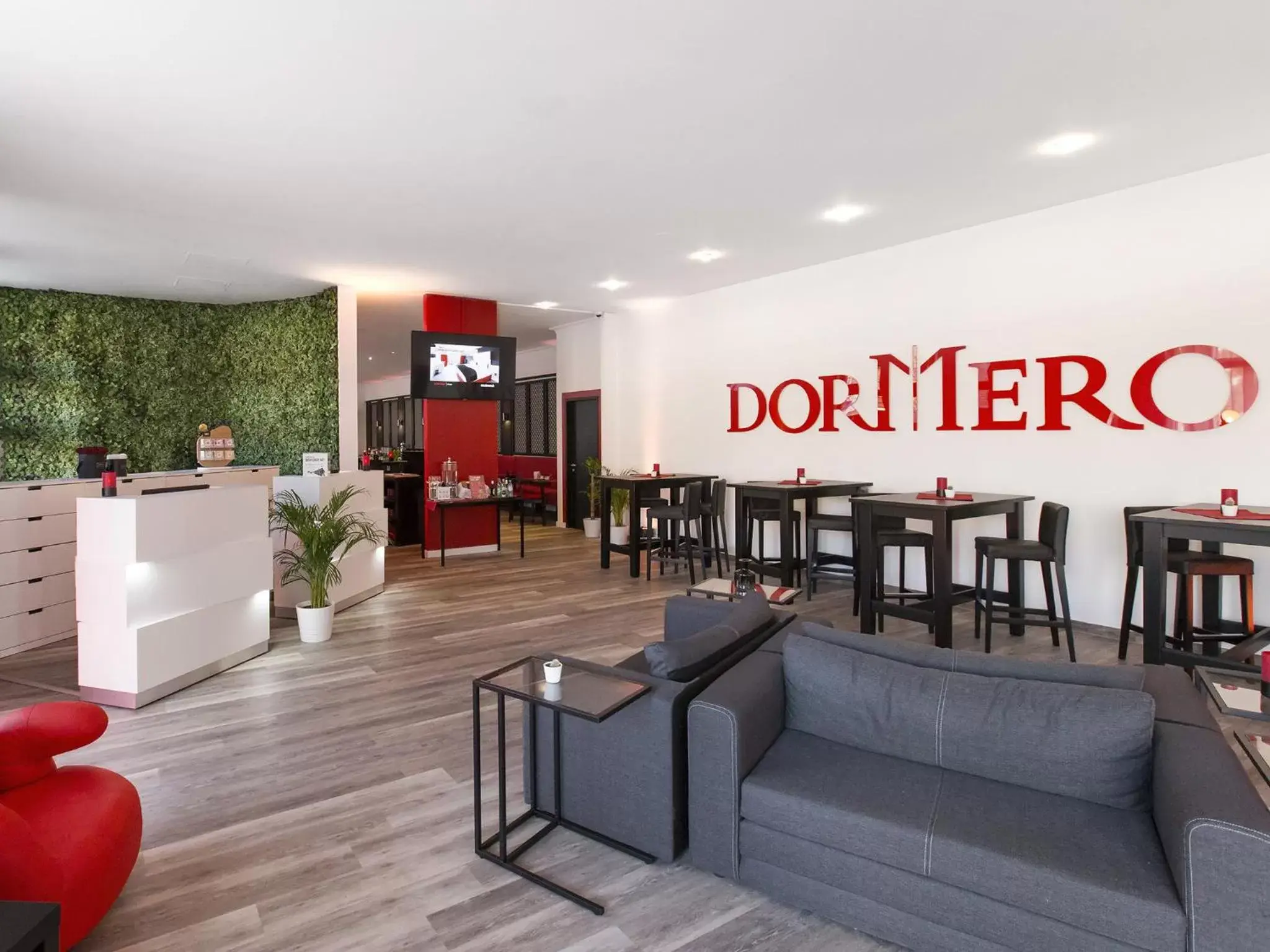 Lobby or reception in DORMERO Hotel Hannover-Langenhagen Airport