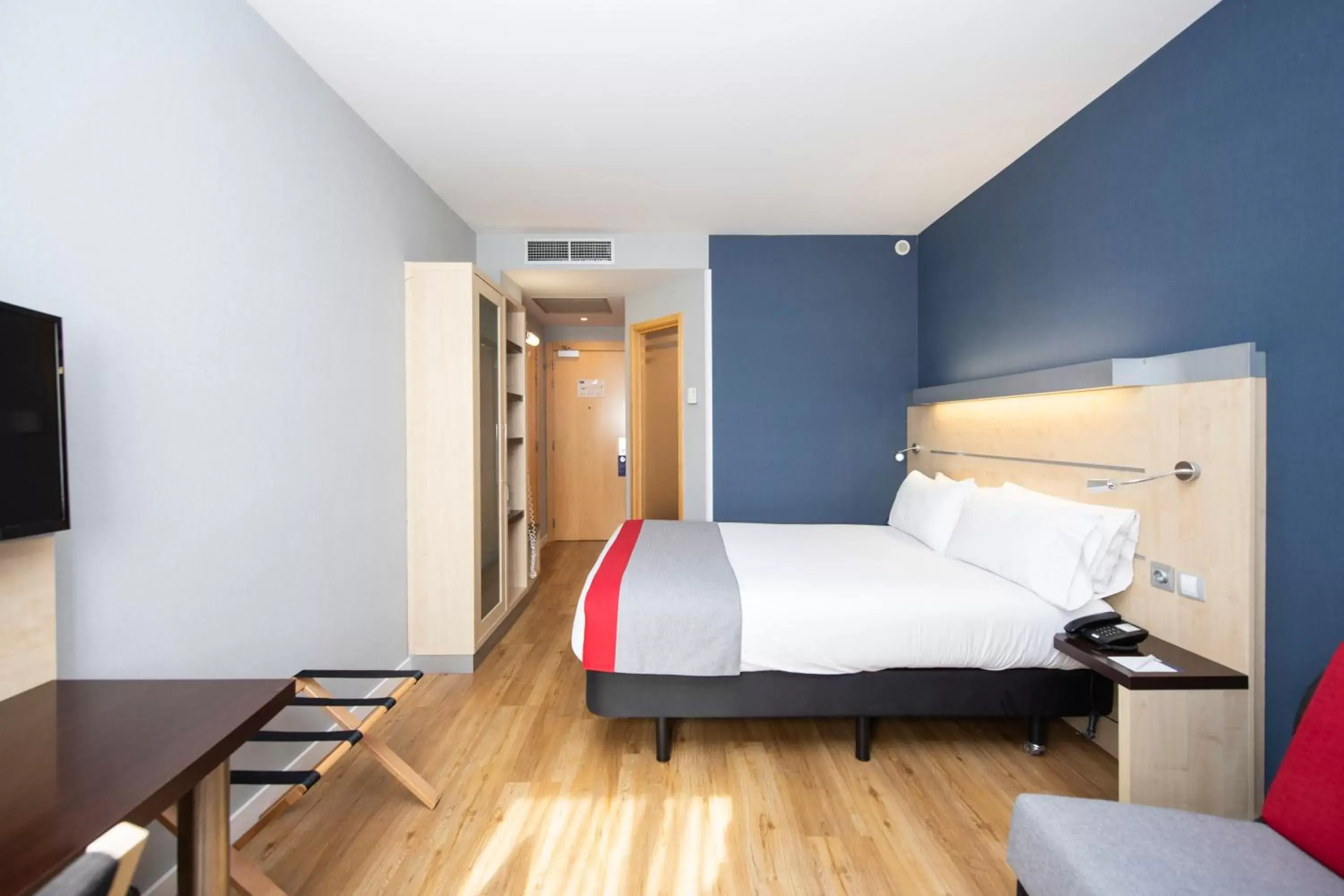 Bed in Holiday Inn Express Sant Cugat by IHG Bed in Holiday Inn Express Sant Cugat by IHG