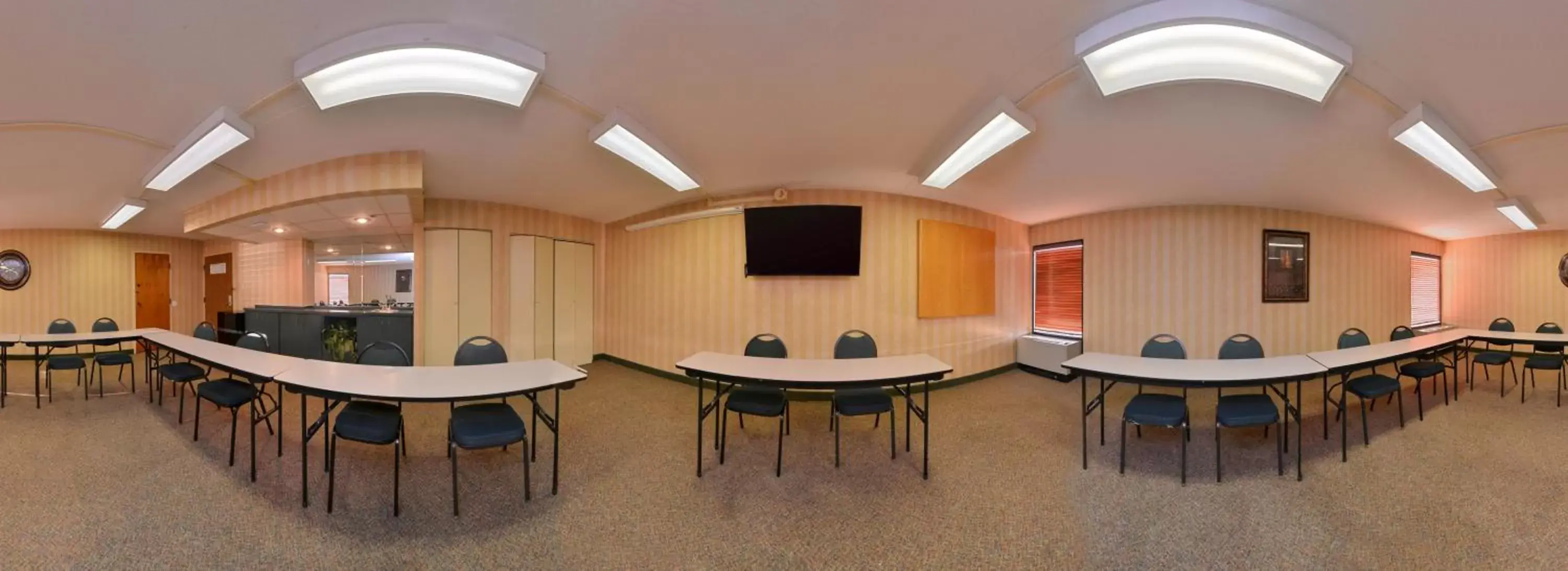 Meeting/conference room, Restaurant/Places to Eat in New Victorian Inn & Suites Omaha