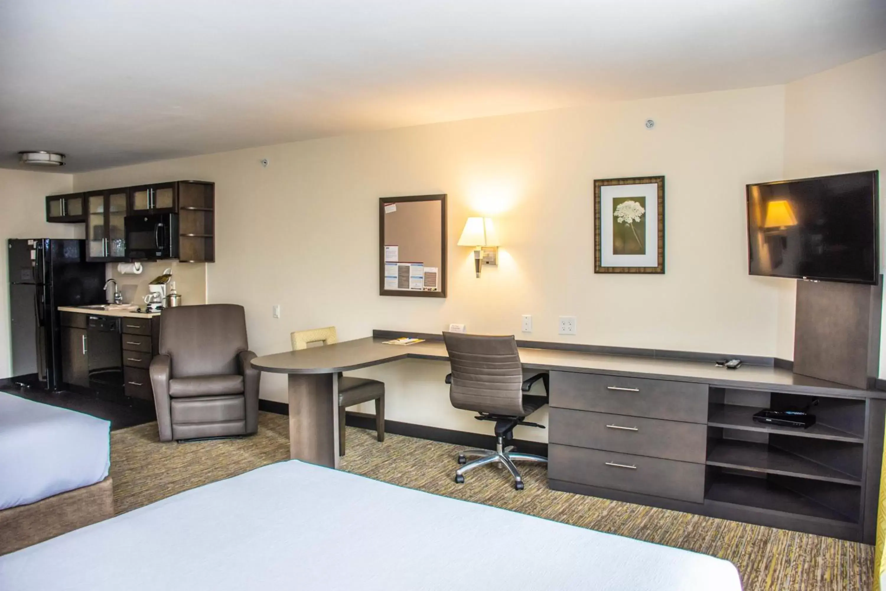 Photo of the whole room, TV/Entertainment Center in Candlewood Suites Overland Park W 135th St, an IHG Hotel