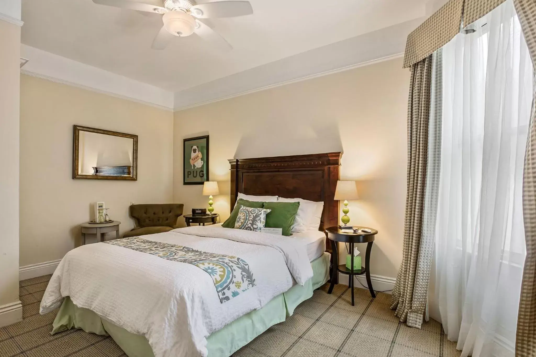 Photo of the whole room, Bed in Parker Guest House Photo of the whole room, Bed in Parker Guest House