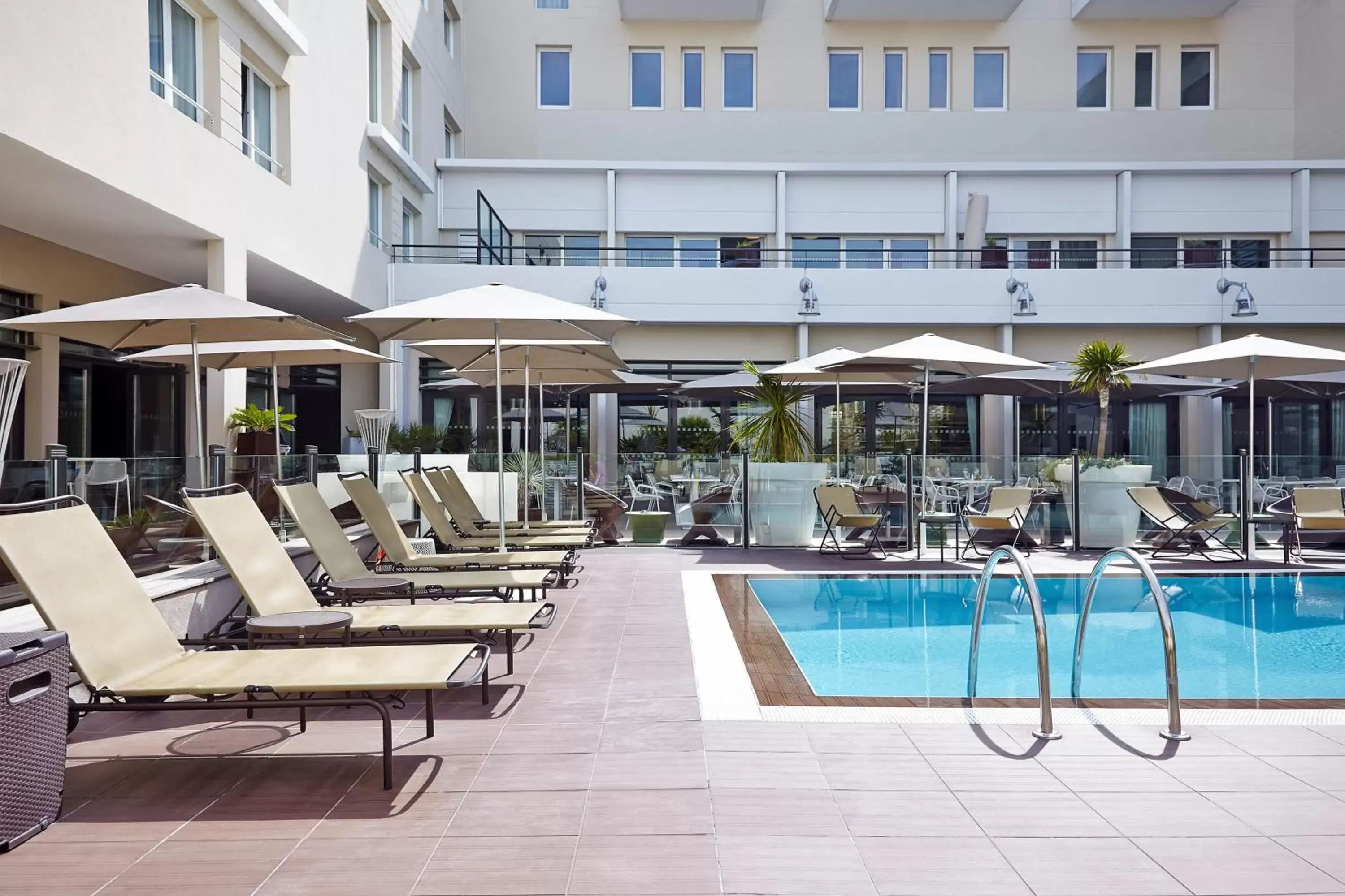 Swimming Pool in Novotel Avignon Centre