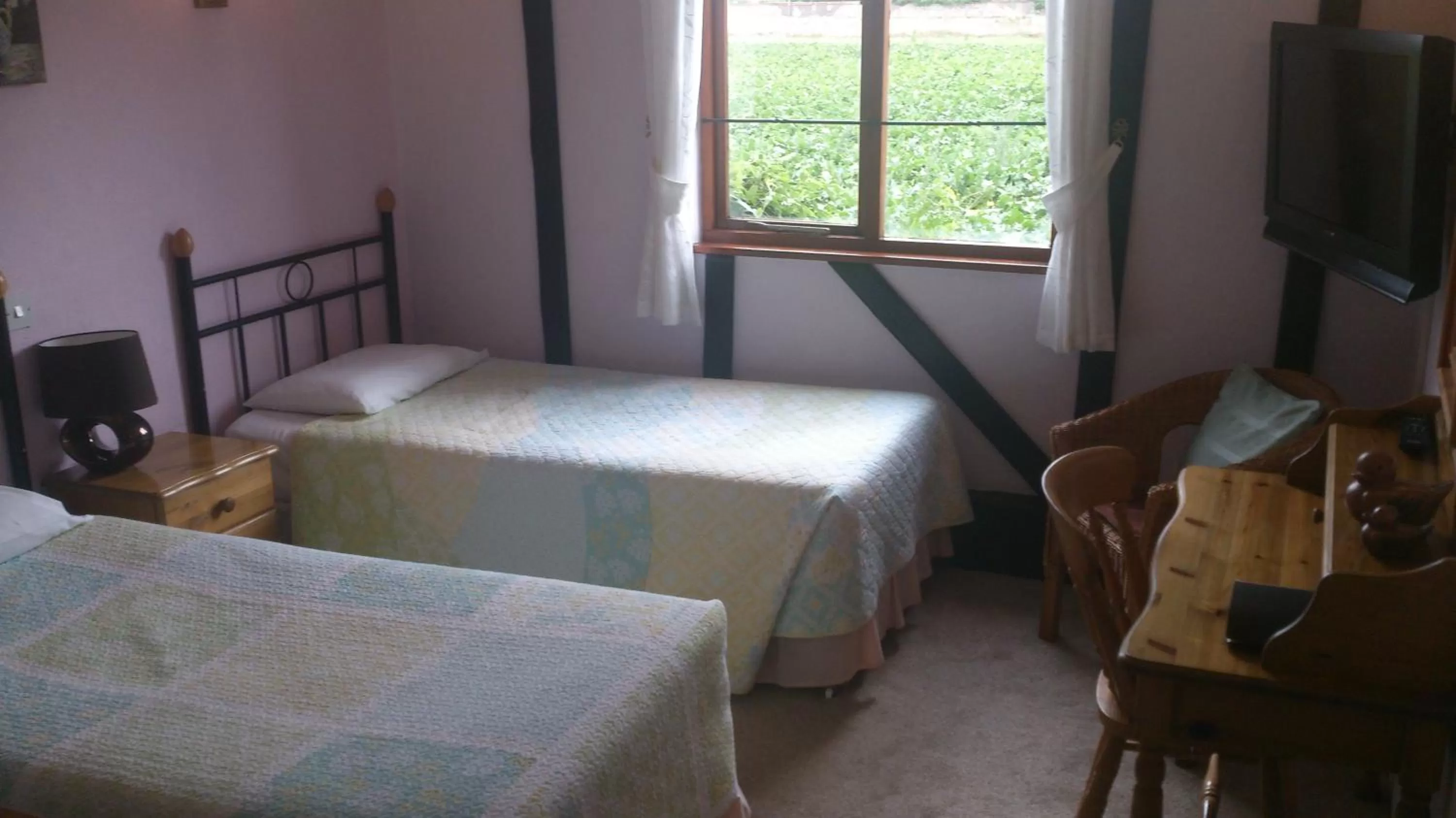 Day, Bed in Six Bells Inn