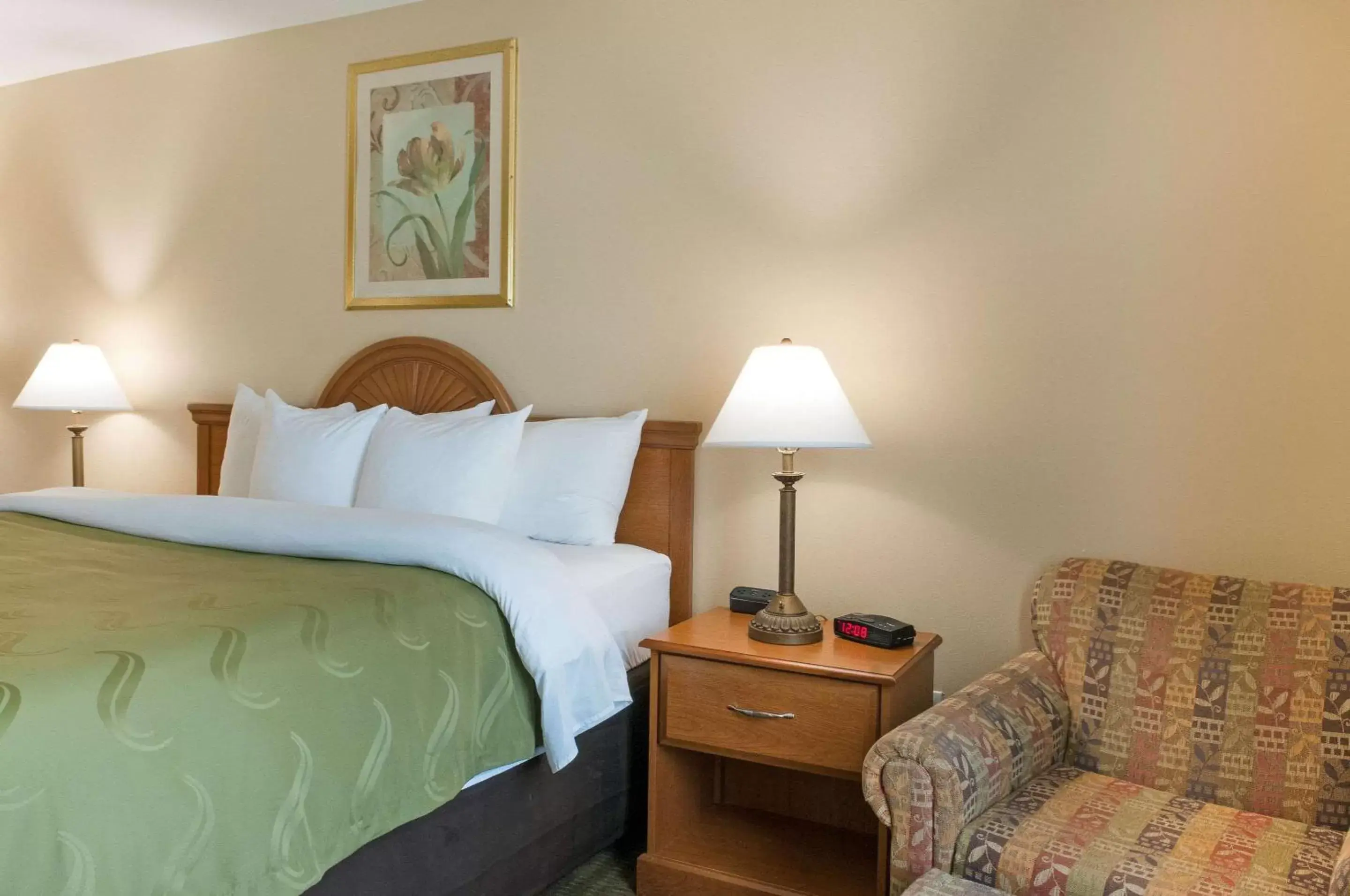 Photo of the whole room, Bed in Quality Inn & Suites Houma