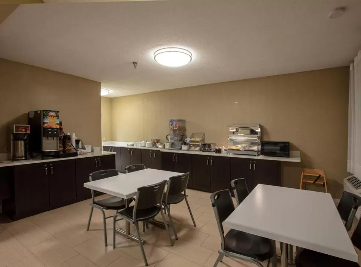 Continental breakfast, Restaurant/Places to Eat in Super 8 by Wyndham St Charles