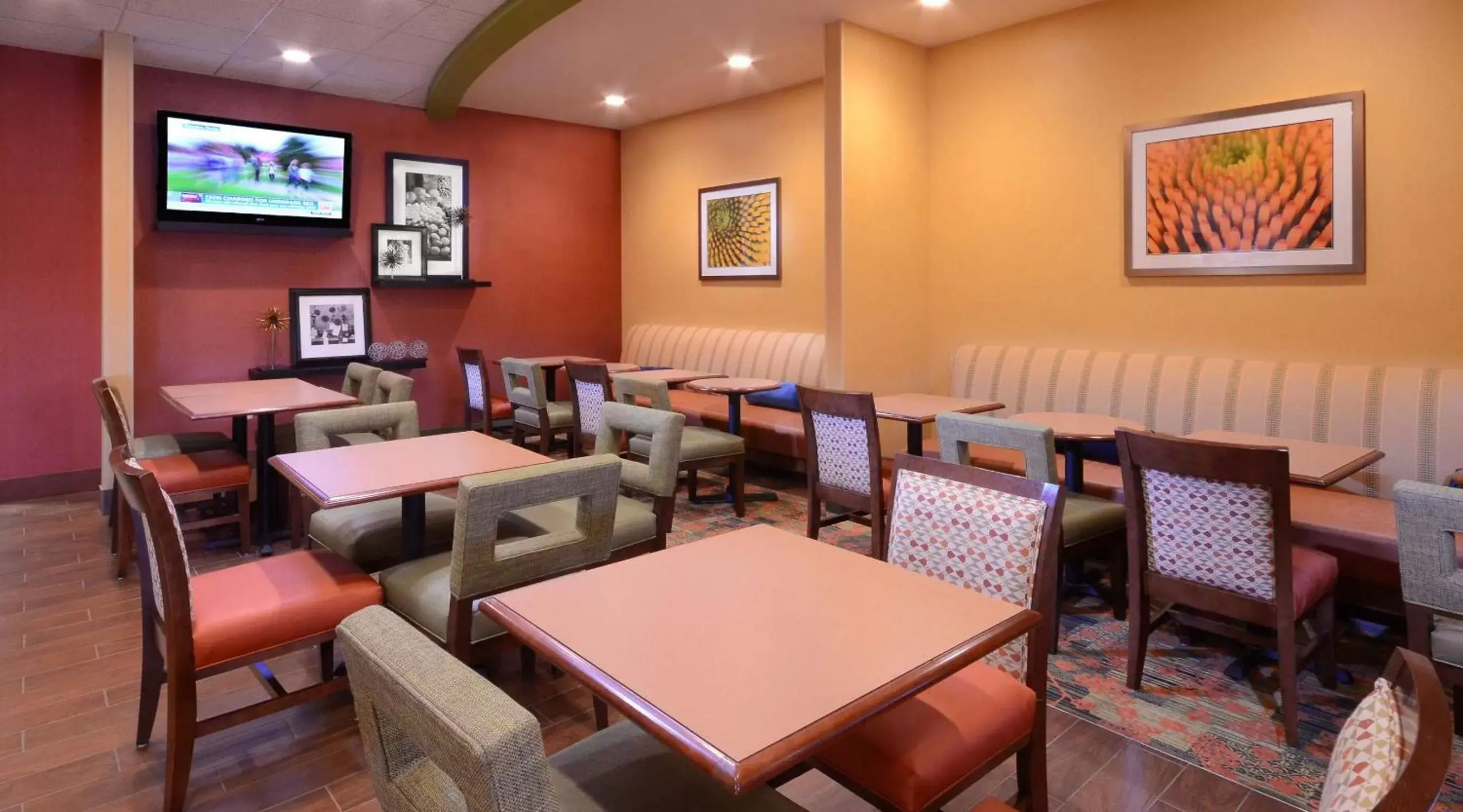 Dining area, Restaurant/Places to Eat in Hampton Inn Fayetteville Fort Bragg
