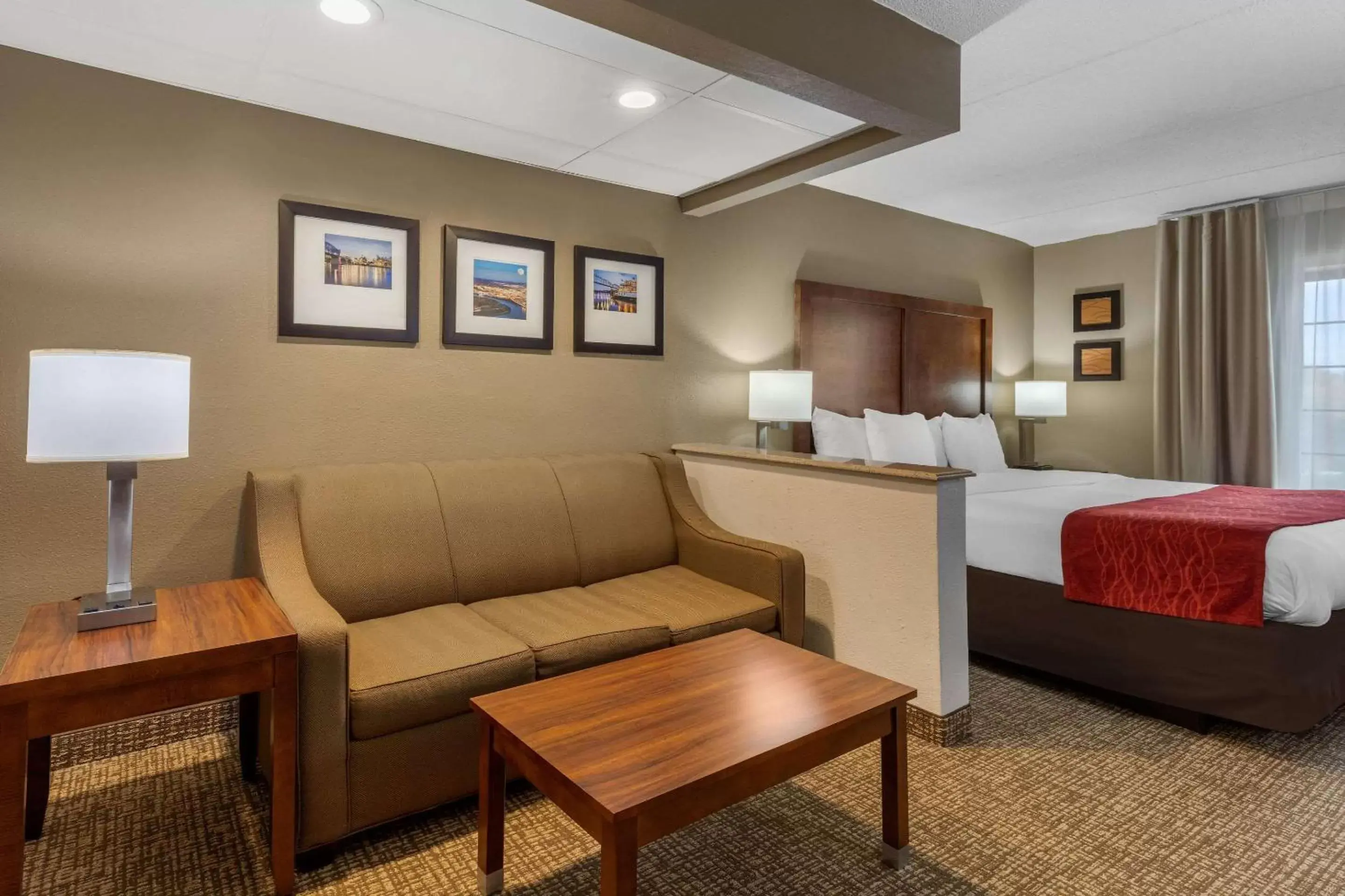 Photo of the whole room, Seating Area in Comfort Inn & Suites Hamilton Place